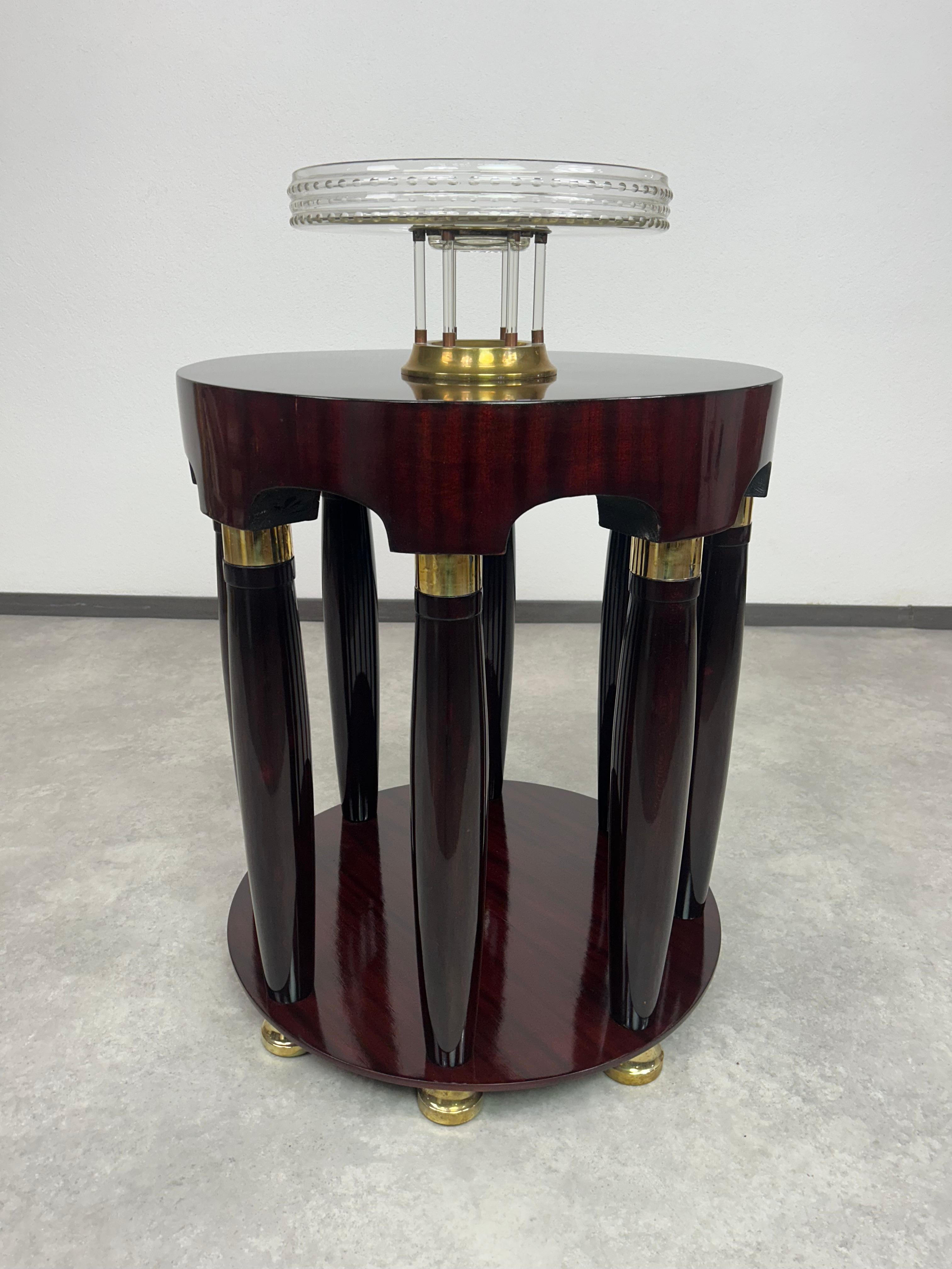 Sehr seltener Haberfeld Secession Couchtisch von Adolf Loos für Fridrich Otto Schmidt. Professionell gebeizt und mit Schellackpolitur nachpoliert. 