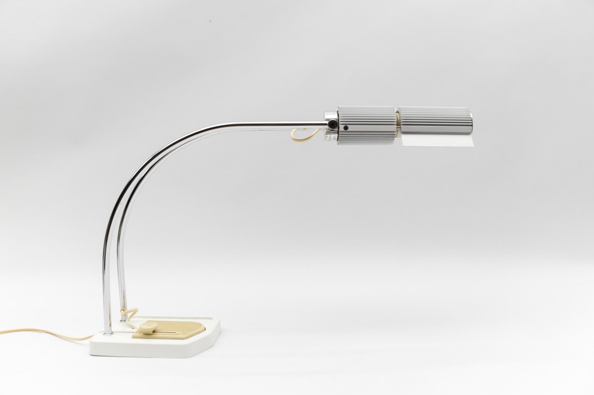 Very rare Haloprofil table lamp version from Swisslamps.

The Haloprofil draws its elegance from a technical design language. The fine ribs of the lamp head are particularly eye-catching. The reflector sits at the end of two curved arms that end in