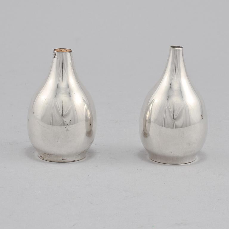 Rare Sterling Silver Salt and pepper by Hans Hansen Denmark 1967 Signed  In Good Condition For Sale In Paris, FR