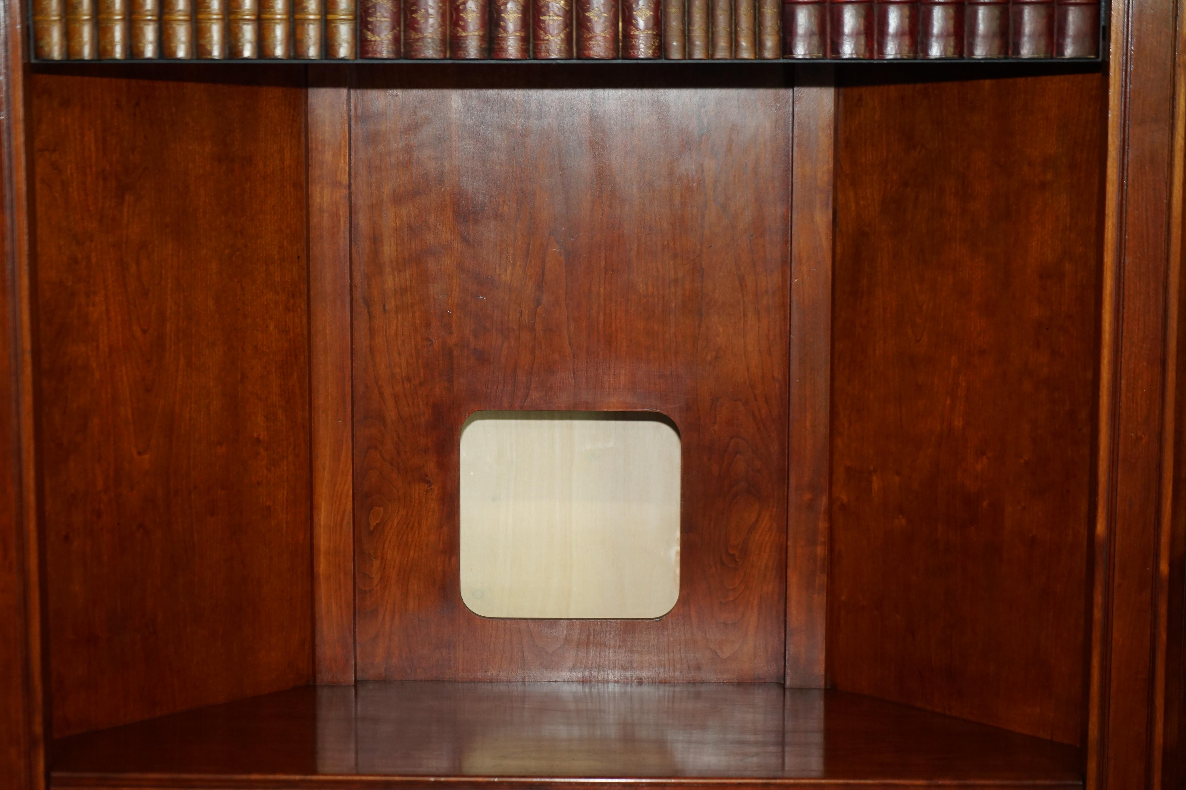 Harrods London Kennedy bibliothèque en bois de feuillus très rare meuble TV media cabinet de faux livres en vente 7