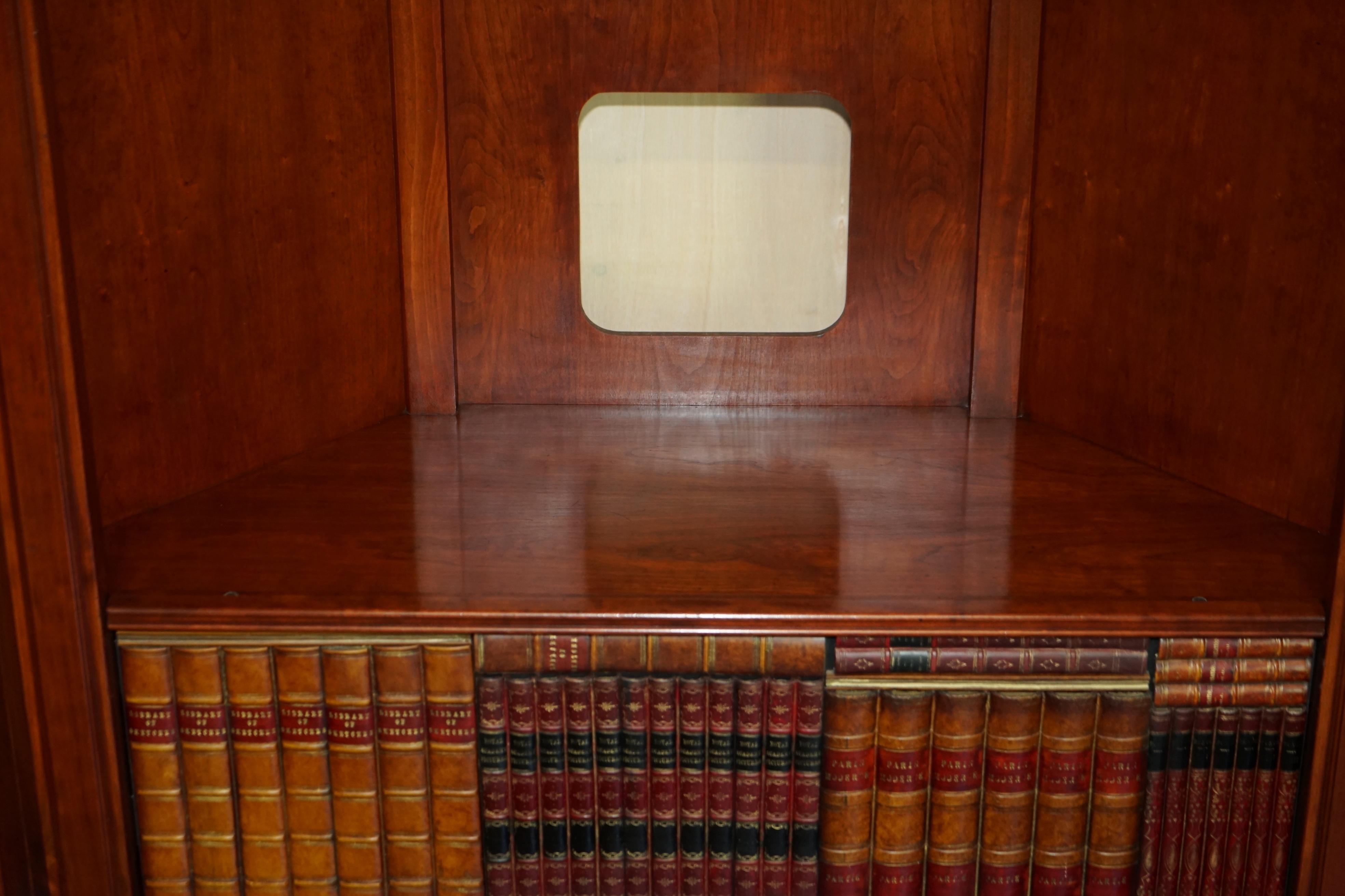 Harrods London Kennedy bibliothèque en bois de feuillus très rare meuble TV media cabinet de faux livres en vente 8