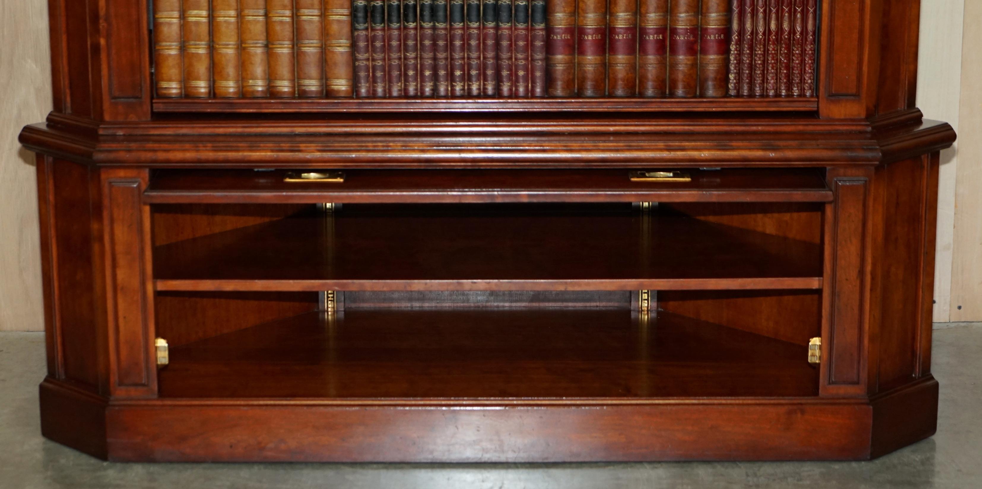 Harrods London Kennedy bibliothèque en bois de feuillus très rare meuble TV media cabinet de faux livres en vente 9