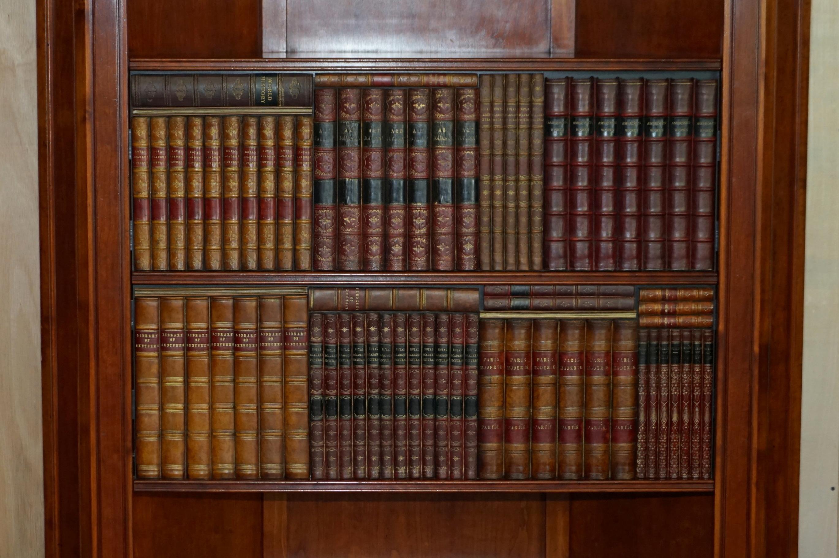 Art déco Harrods London Kennedy bibliothèque en bois de feuillus très rare meuble TV media cabinet de faux livres en vente