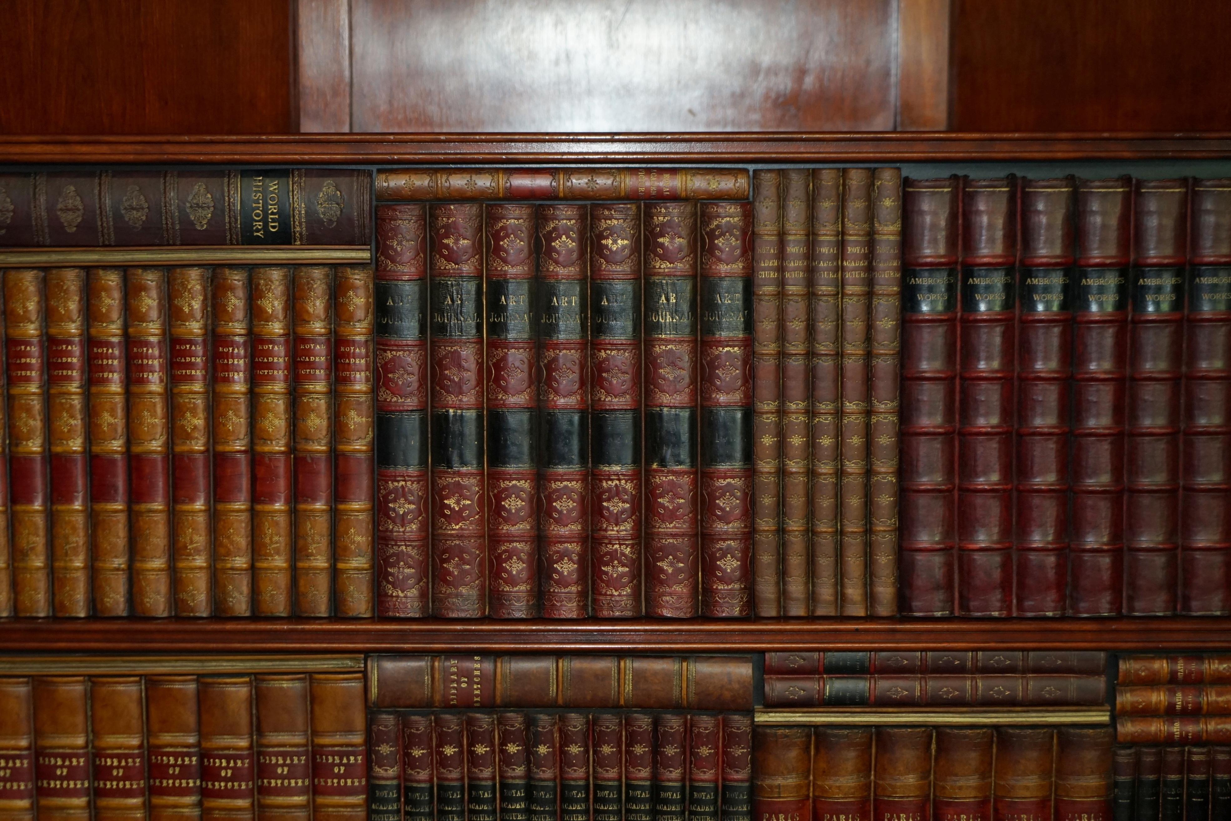 20ième siècle Harrods London Kennedy bibliothèque en bois de feuillus très rare meuble TV media cabinet de faux livres en vente