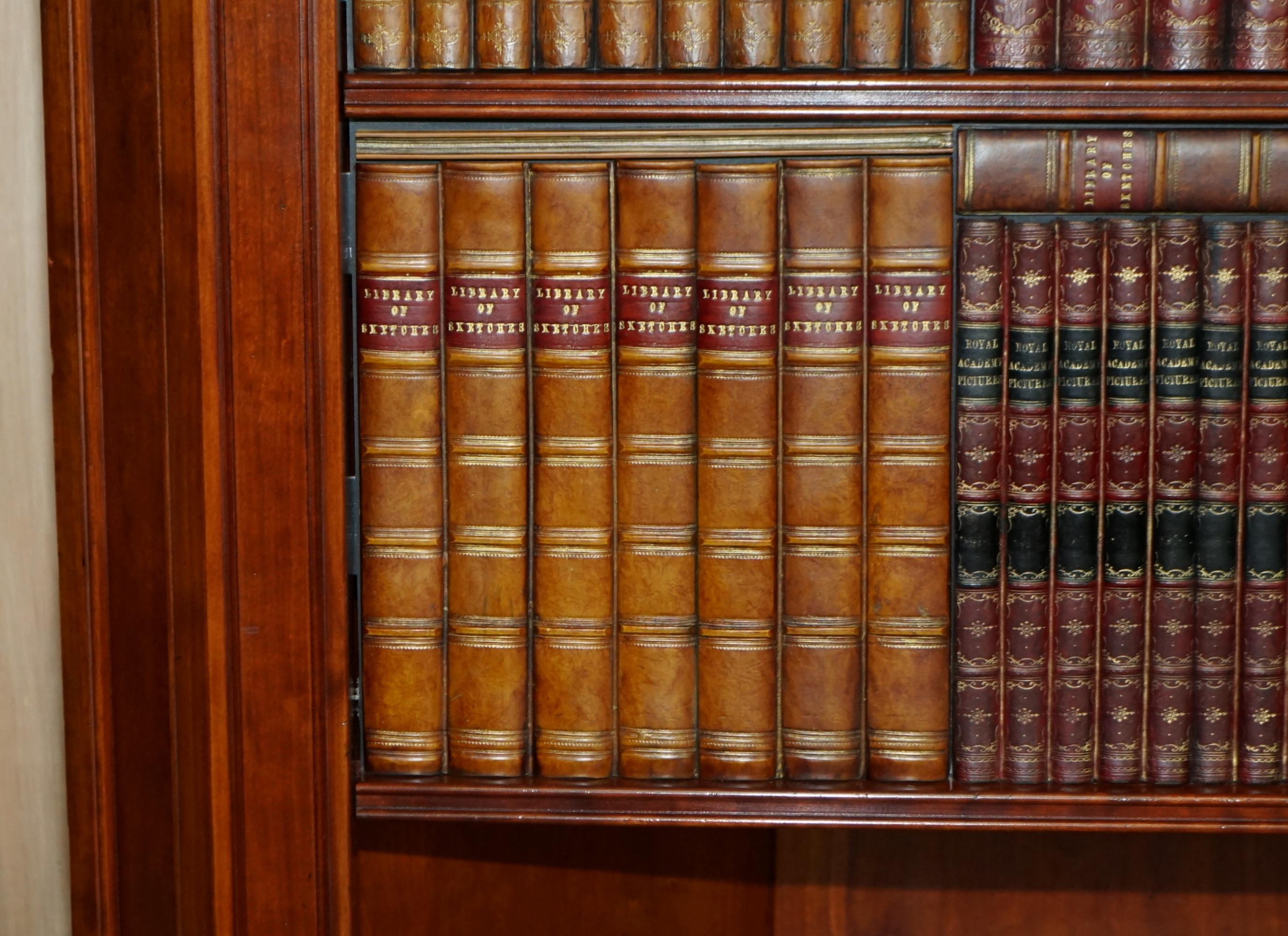 Harrods London Kennedy bibliothèque en bois de feuillus très rare meuble TV media cabinet de faux livres en vente 1