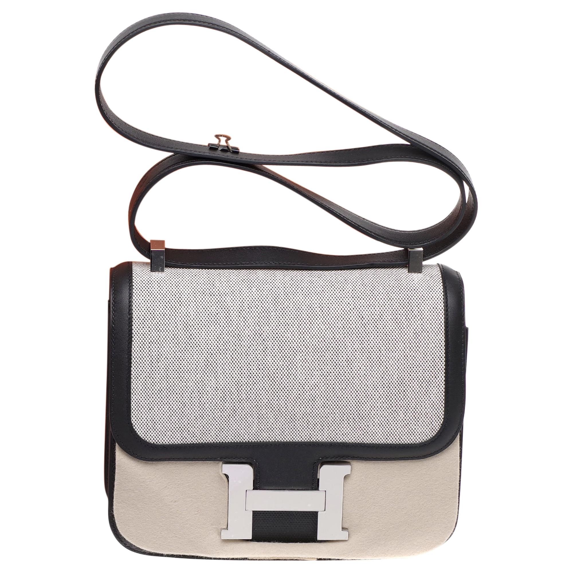 BRAND NEWW/ FRESH STORE / LIMITED EDITION

Beautiful Hermes Constance handbag limited edition bi-material in beige canvas and black swift leather, embossed in palladium-plated silver metal, transformable handle in black leather allowing a hand or