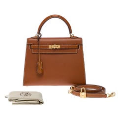 Very Rare Hermès Kelly 25 sellier handbag strap in Gold Barenia leather, GHW