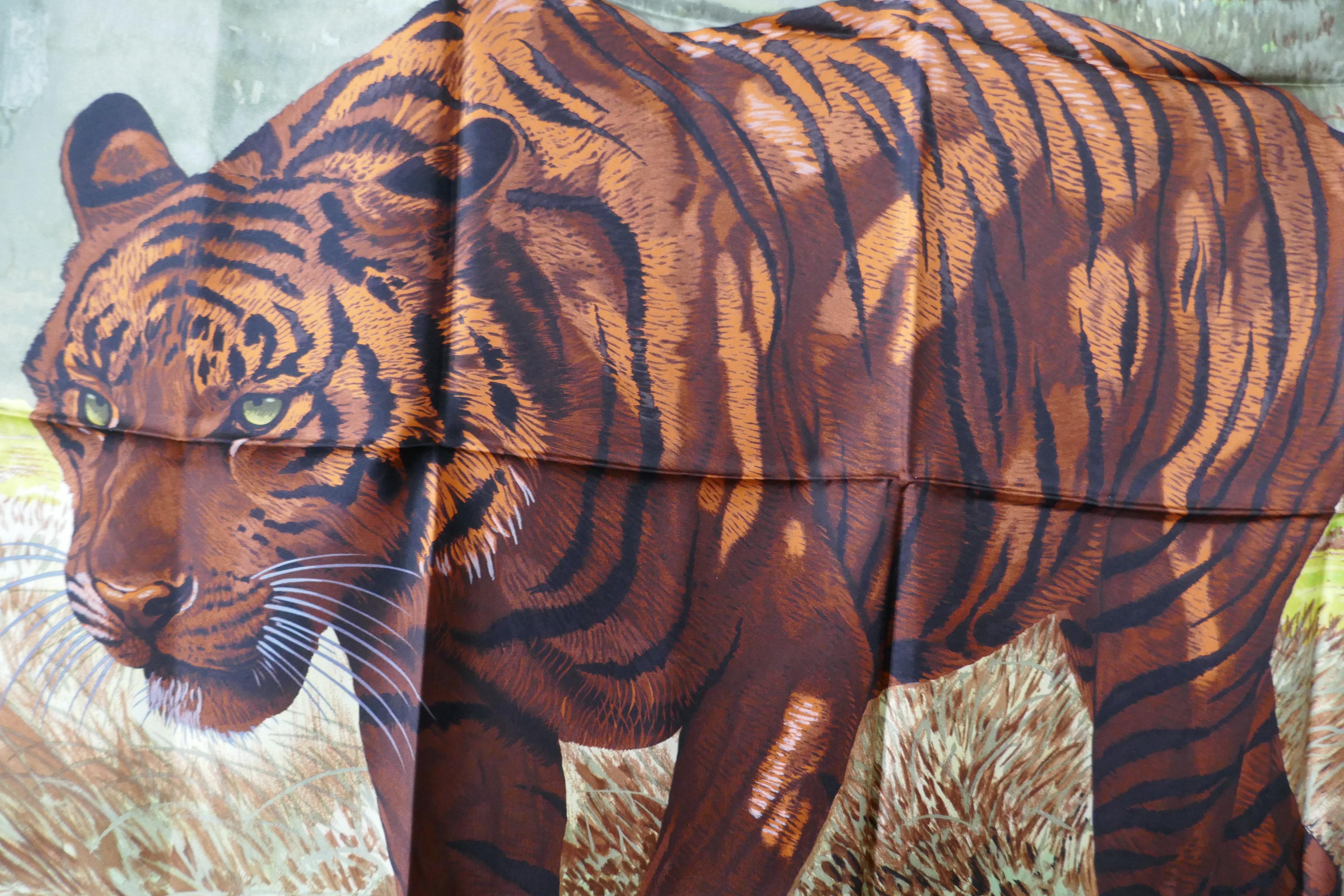 Très rare écharpe en soie Hermès Le Tigre du Benagale de Robert Dallet 4