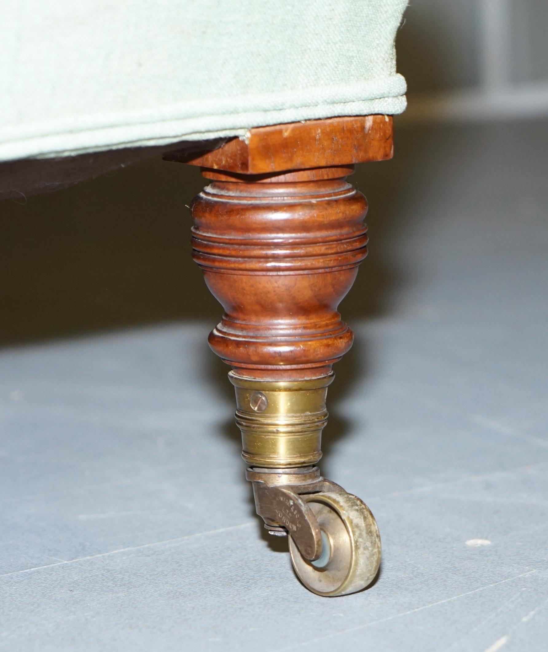 Very Rare Howard & Son's Fully Stamped Bridgewater Armchair Original Castors In Good Condition In West Sussex, Pulborough