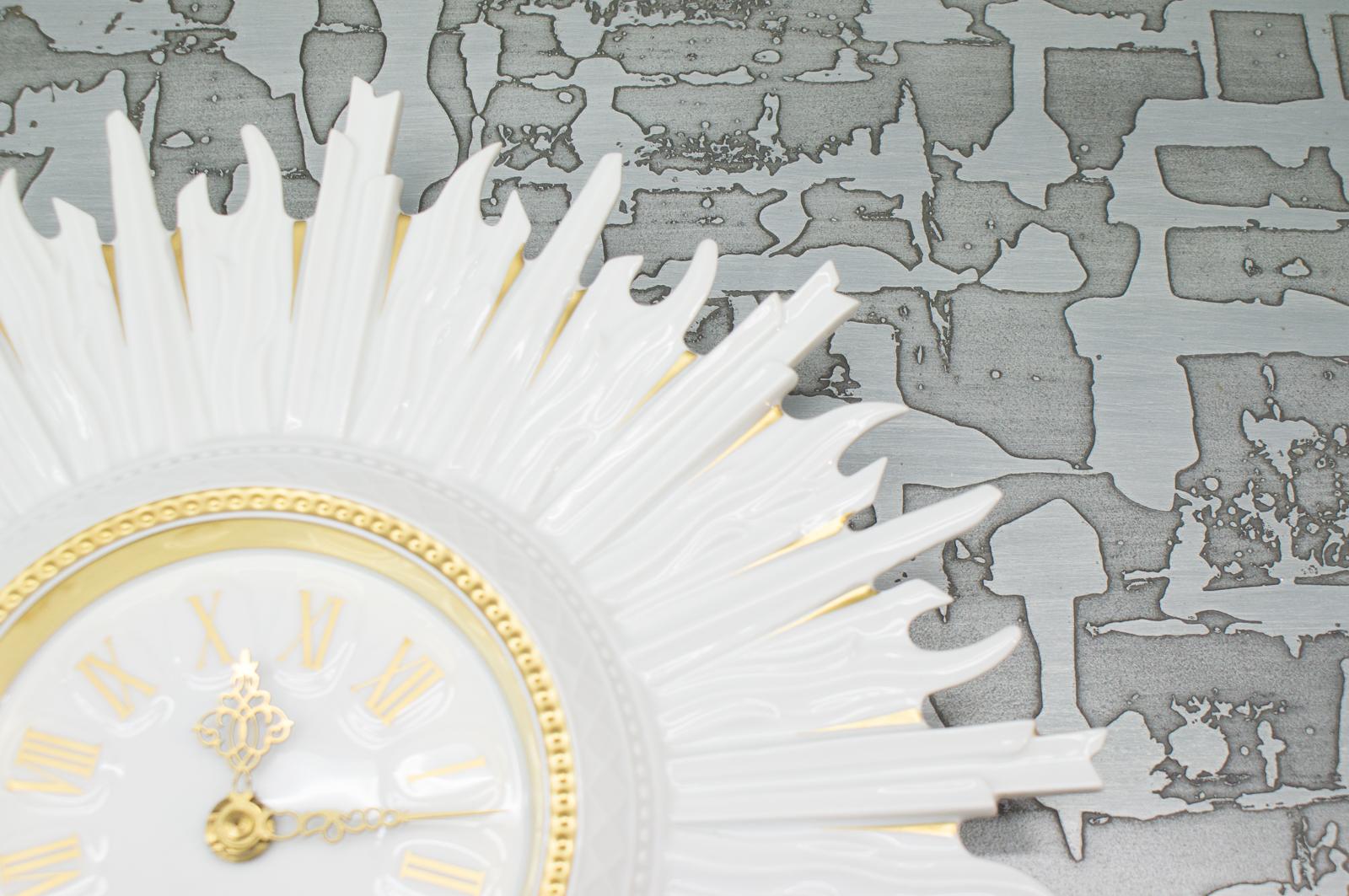 Metà XX secolo Rarissimo orologio da parete in porcellana Hutschenreuther Sunburst, Germania, anni '60 in vendita