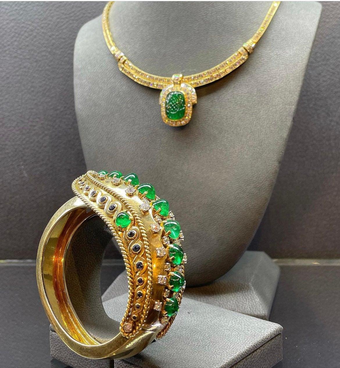 Women's Very Rare Indian Influenced Cabochon Emerald Bangle Bracelet by Cartier, Paris