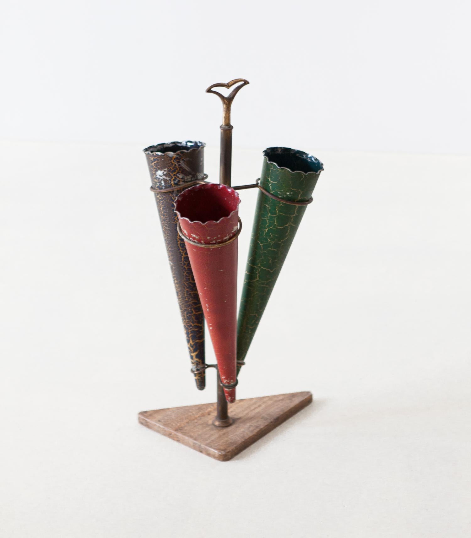 Umbrella stand designed and produced in Italy during the 1950s.
Marble base, brass structure and umbrella holder cones in enameled aluminum.
  