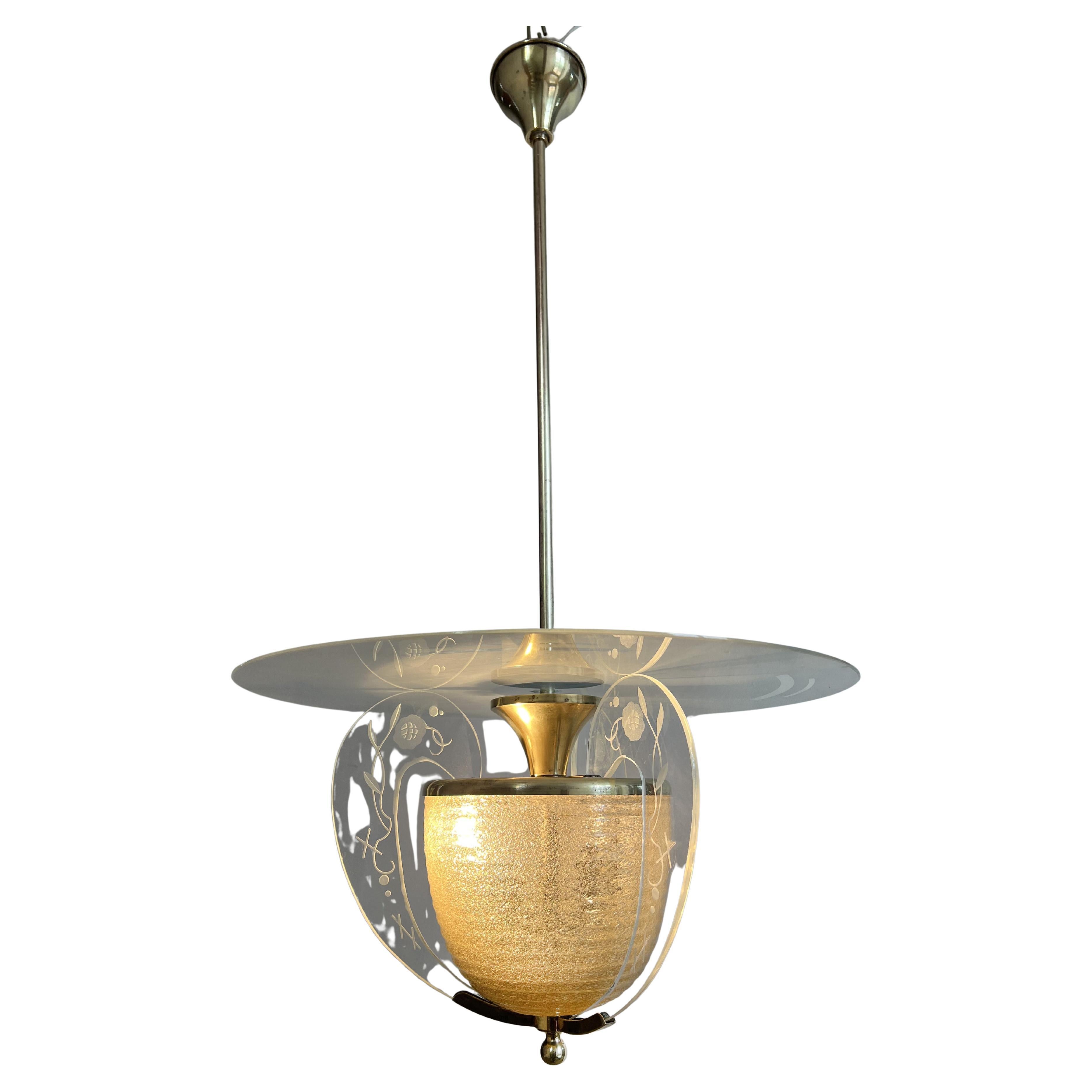 Very rare chandelier from the legendary Barovier & Toso furnace: the cup made of precious pulegoso glass surmounted by a circular glass. The piece probably inspired by the planet Jupiter is of refined elegance. 
Heigh: cm 96
Width: cm 50
From the