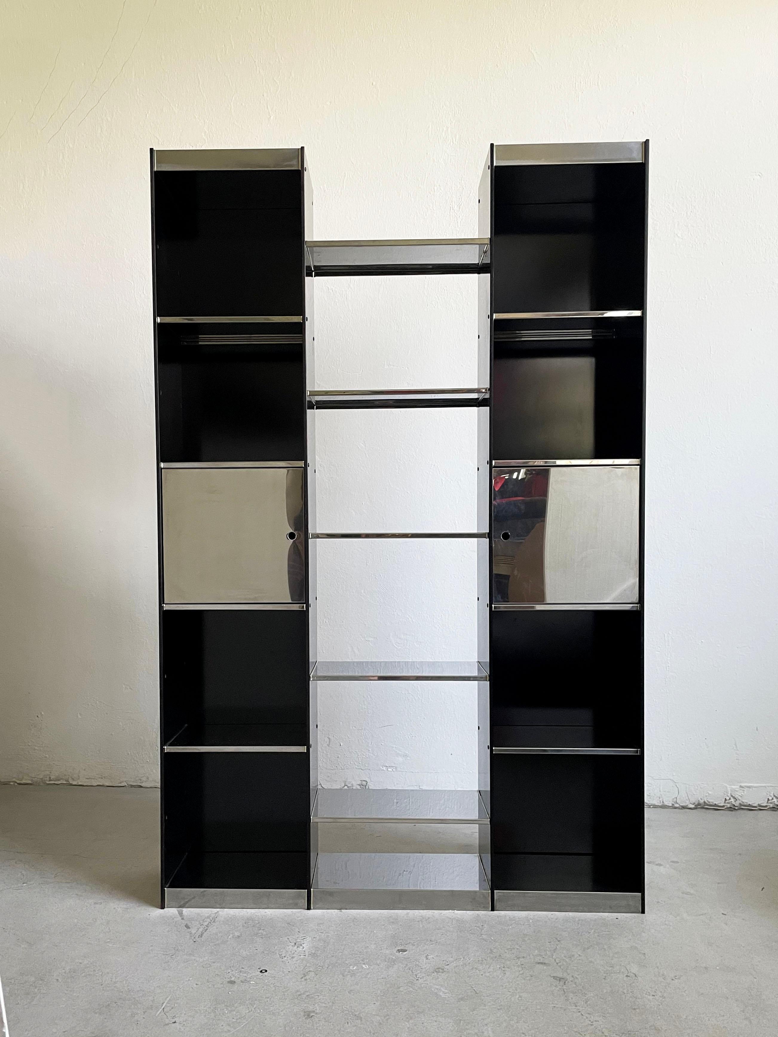 This bookcase library was designed by Willy Rizzo and manufactured by Italian high-end furniture manufacturer Cidue in the 1970's.

It has a manufacturer's stamp 

It was very shortly in productions and it's a rare piece.

The main characteristics