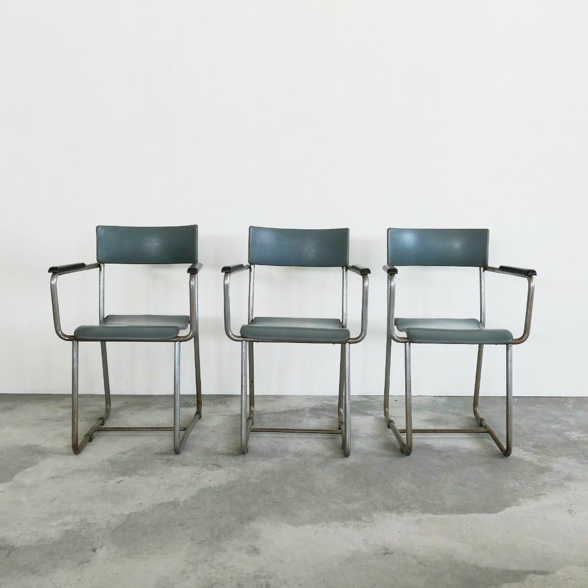 Very Rare set of 3 Jan van Ettinger for D3 Tubular Armchairs. The Netherlands, 1932-1936.

These chairs are downright museum pieces and Dutch industrial design history. The short lived company D3 only existed for four years, but remains relevant