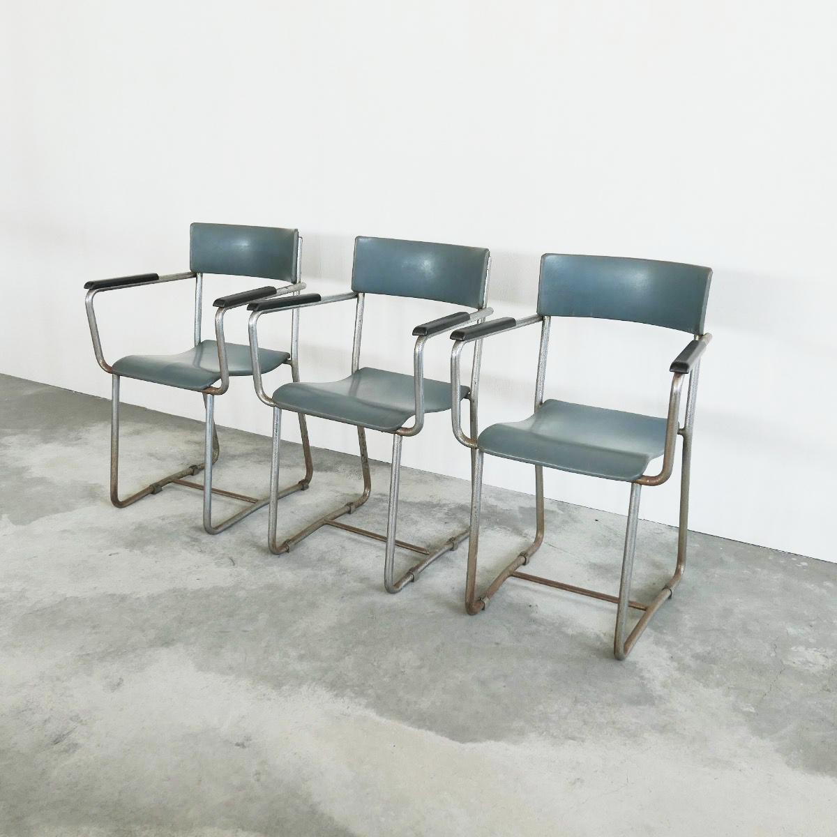 Bauhaus Très rare ensemble de 3 fauteuils tubulaires Jan van Ettinger pour D3 des années 1930 en vente