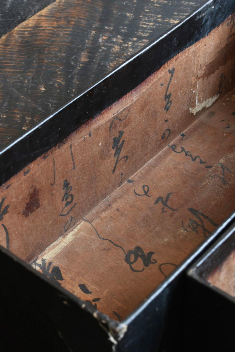 Seltene japanische antike paperbeschichtete Holzschachtel mit Papierbezug / 1868-1920 / Kleine Aufbewahrungsbox im Angebot 1
