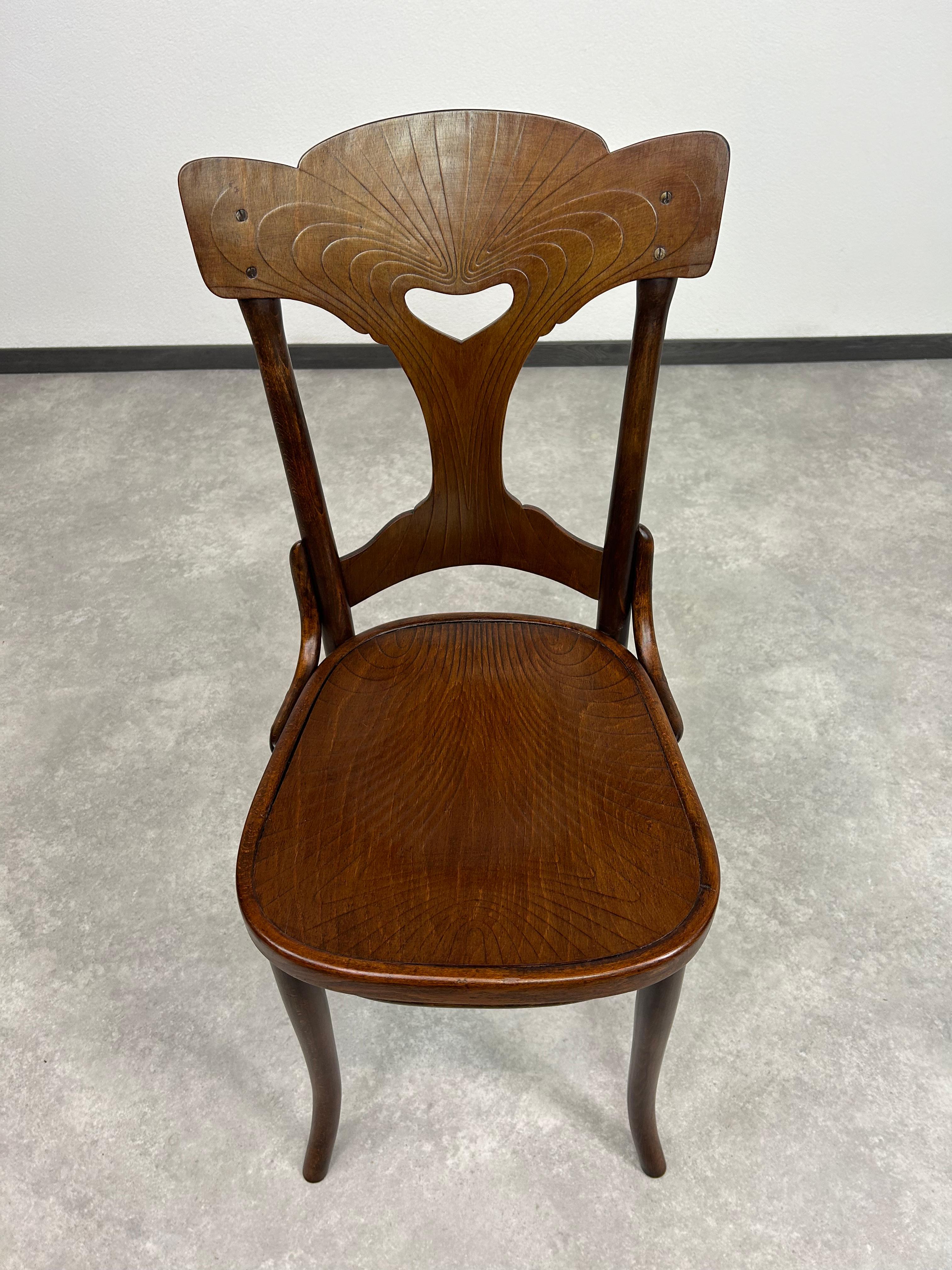 Very rare jugendstil dining chair no.522 by Thonet in very nice original condition.