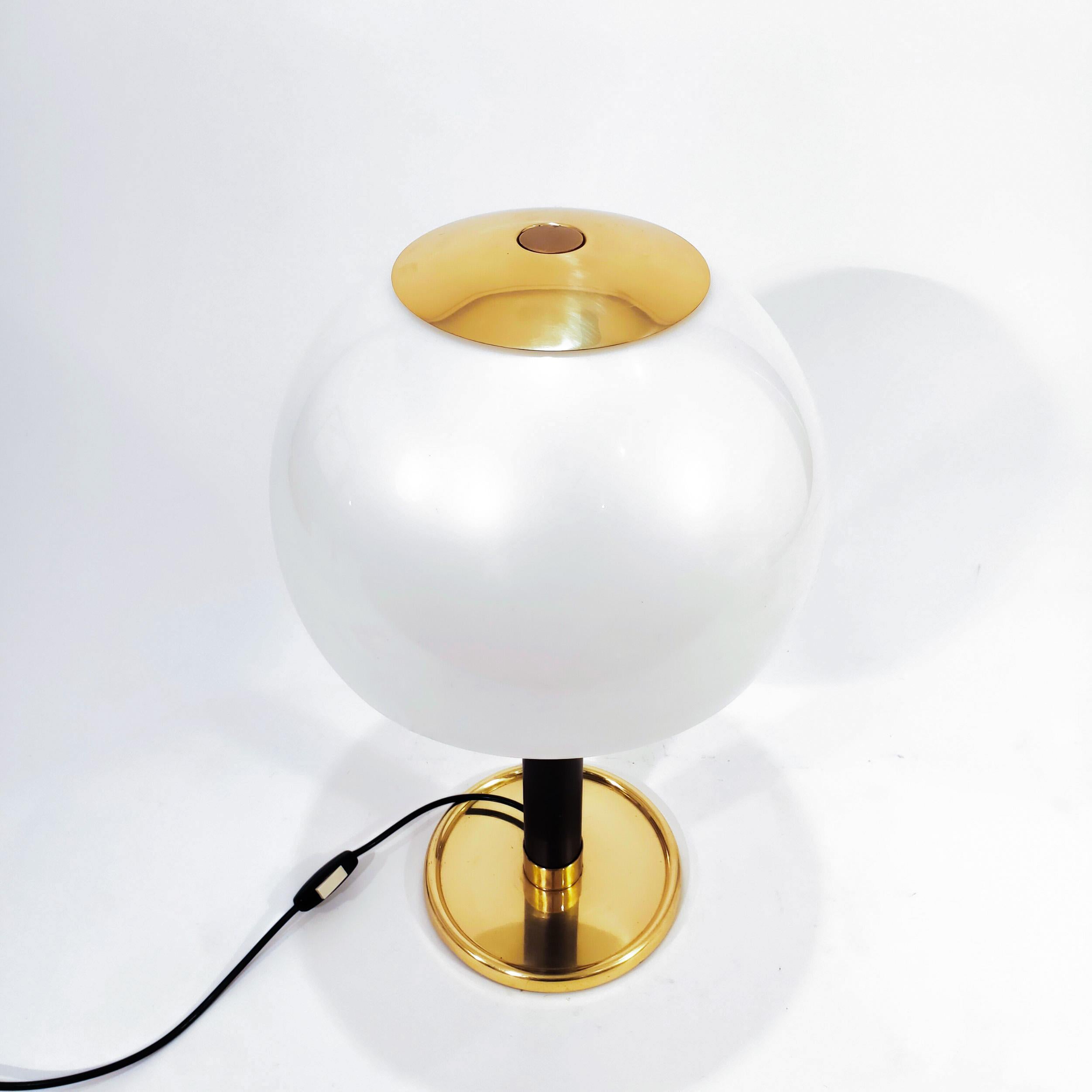 Large Hollywood Regency and Post-Moderm style table lamp from the Spanish brand Metalarte, 1960s. Base and structure in golden chrome, finished in genuine chocolate brown leather and white methacrylate/plastic shade. A good example of Spanish design