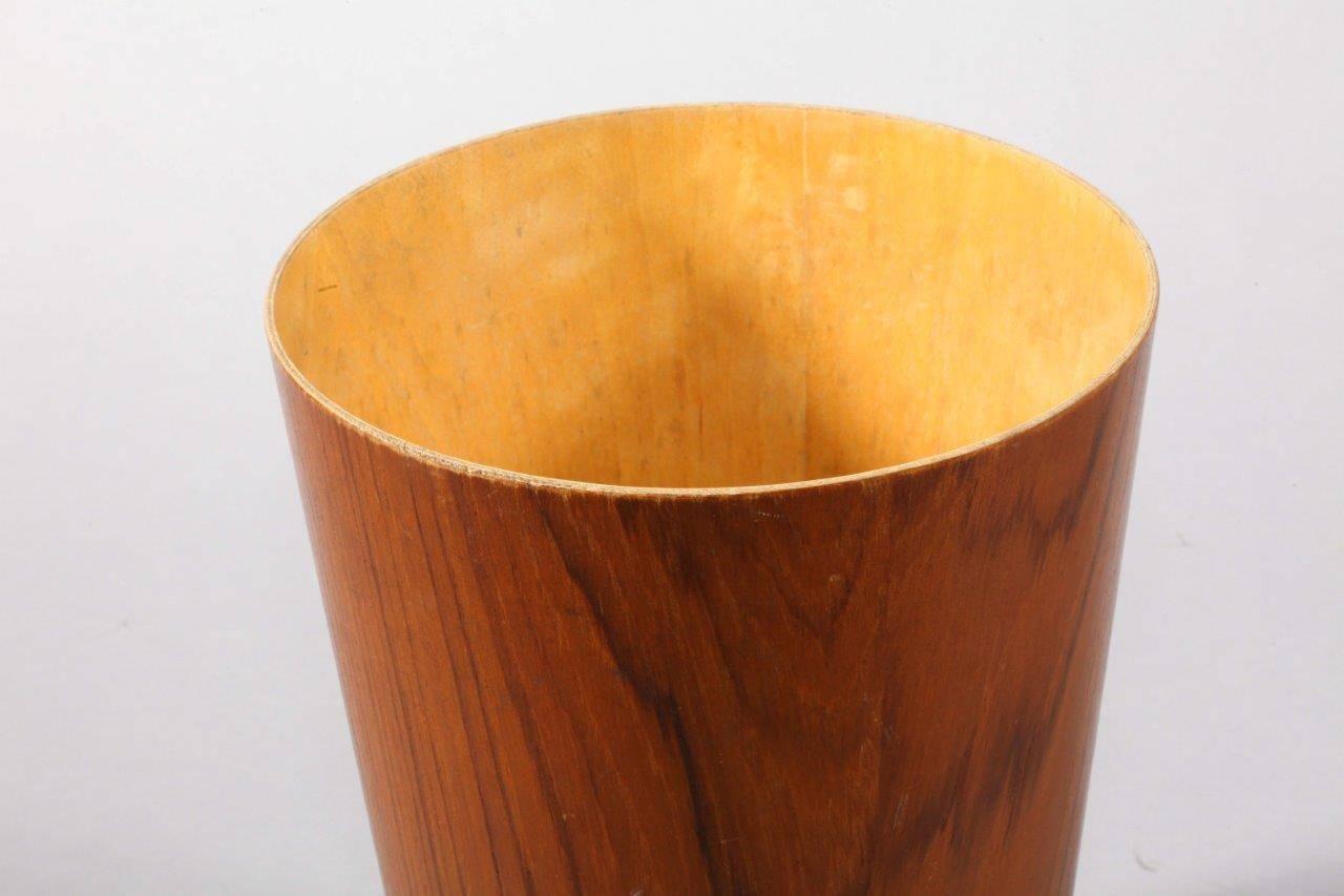 This is a great example of a rare super size teak version of this classic midcentury Scandinavian Paper Bin by Martin Alberg for Rainbow Servex in Sweden.
    