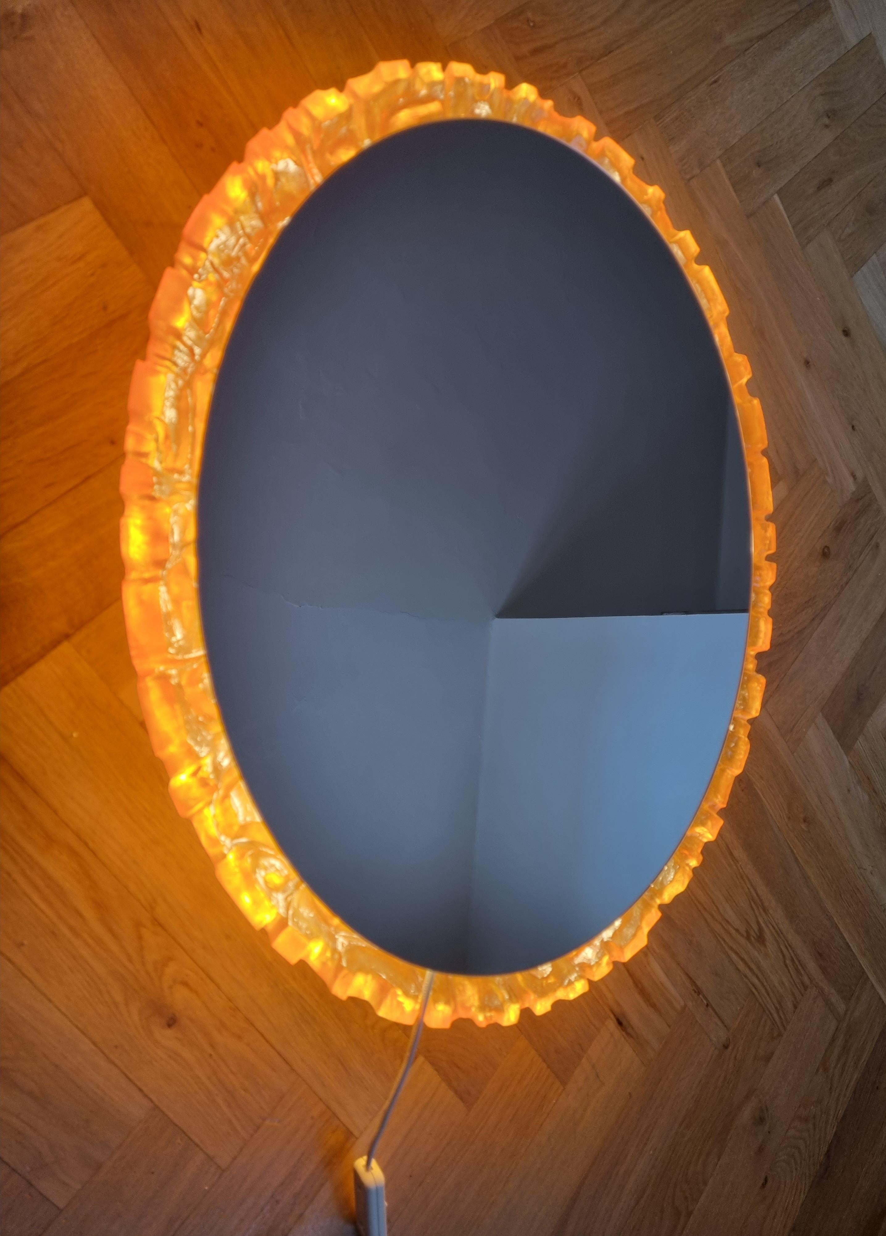 - type très rare
- joli style d'éclairage
- élégant
- dommage de lucite sous le miroir, ne peut pas être vu
- complètement intact.