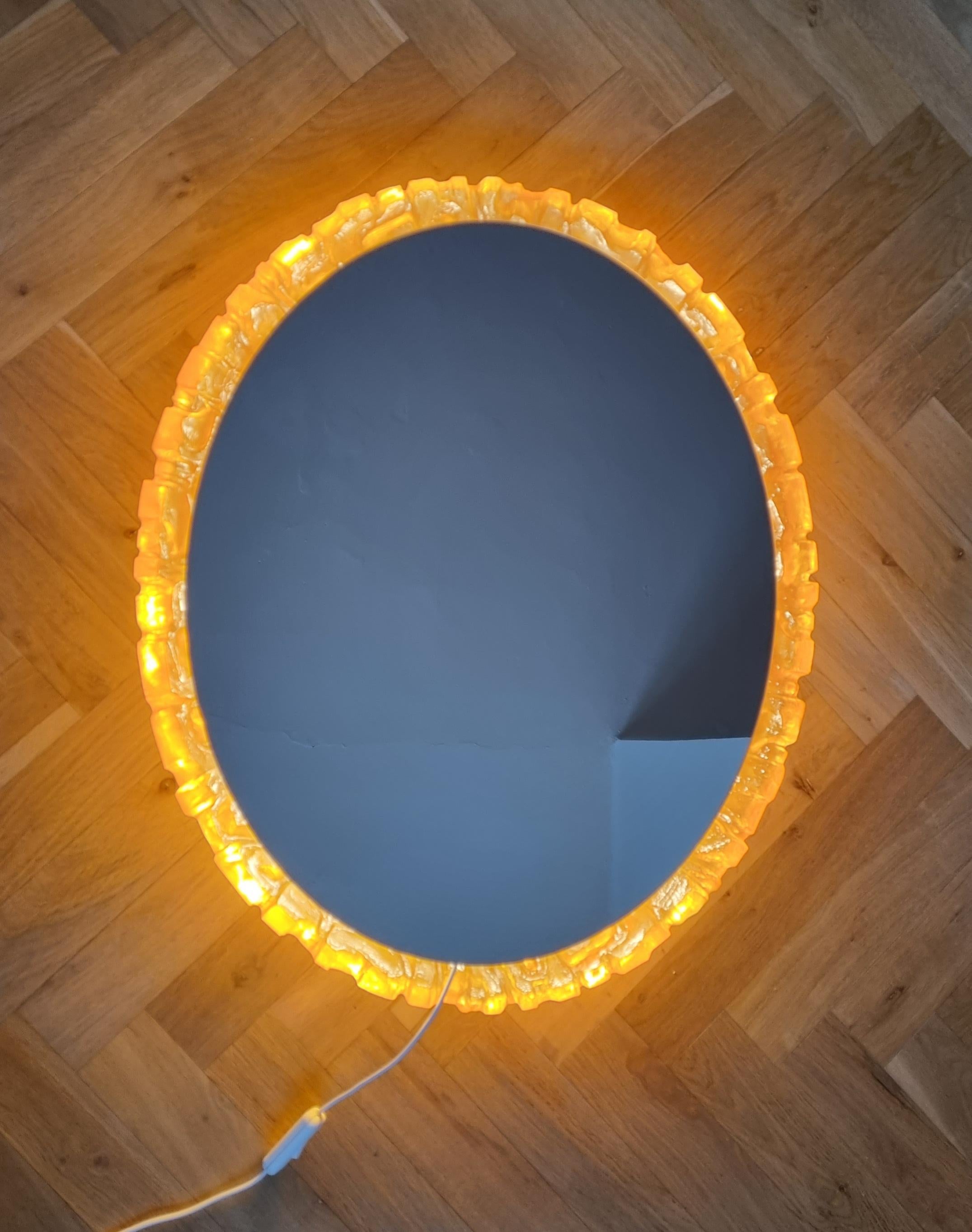 Très rare grand miroir rétroéclairé du milieu du siècle Hillebrand, 1970 Bon état - En vente à Praha, CZ