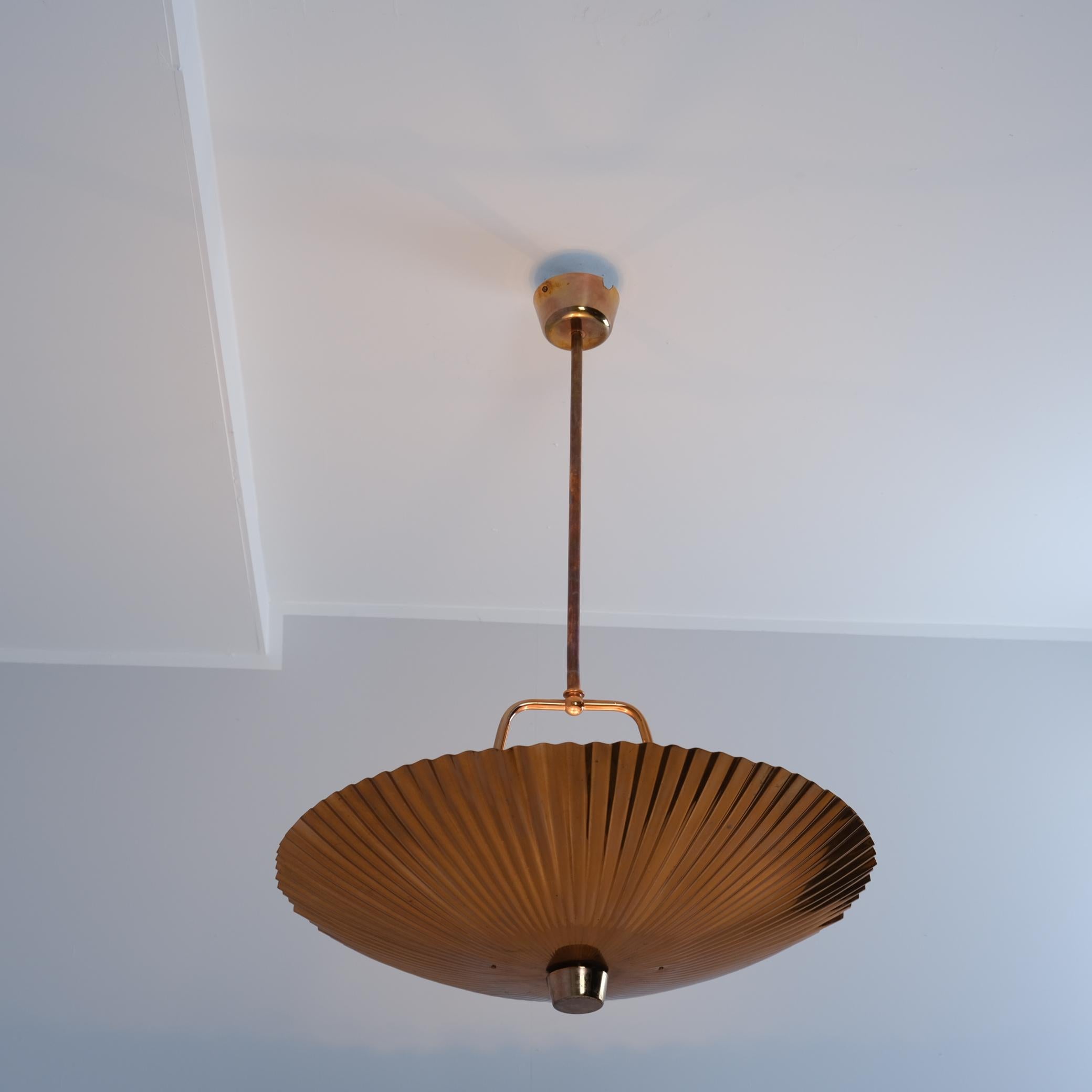 Rame Ciondolo da soffitto in rame con conchiglia marina di Paavo Tynell, molto raro e di grandi dimensioni, Idman, 1950 in vendita