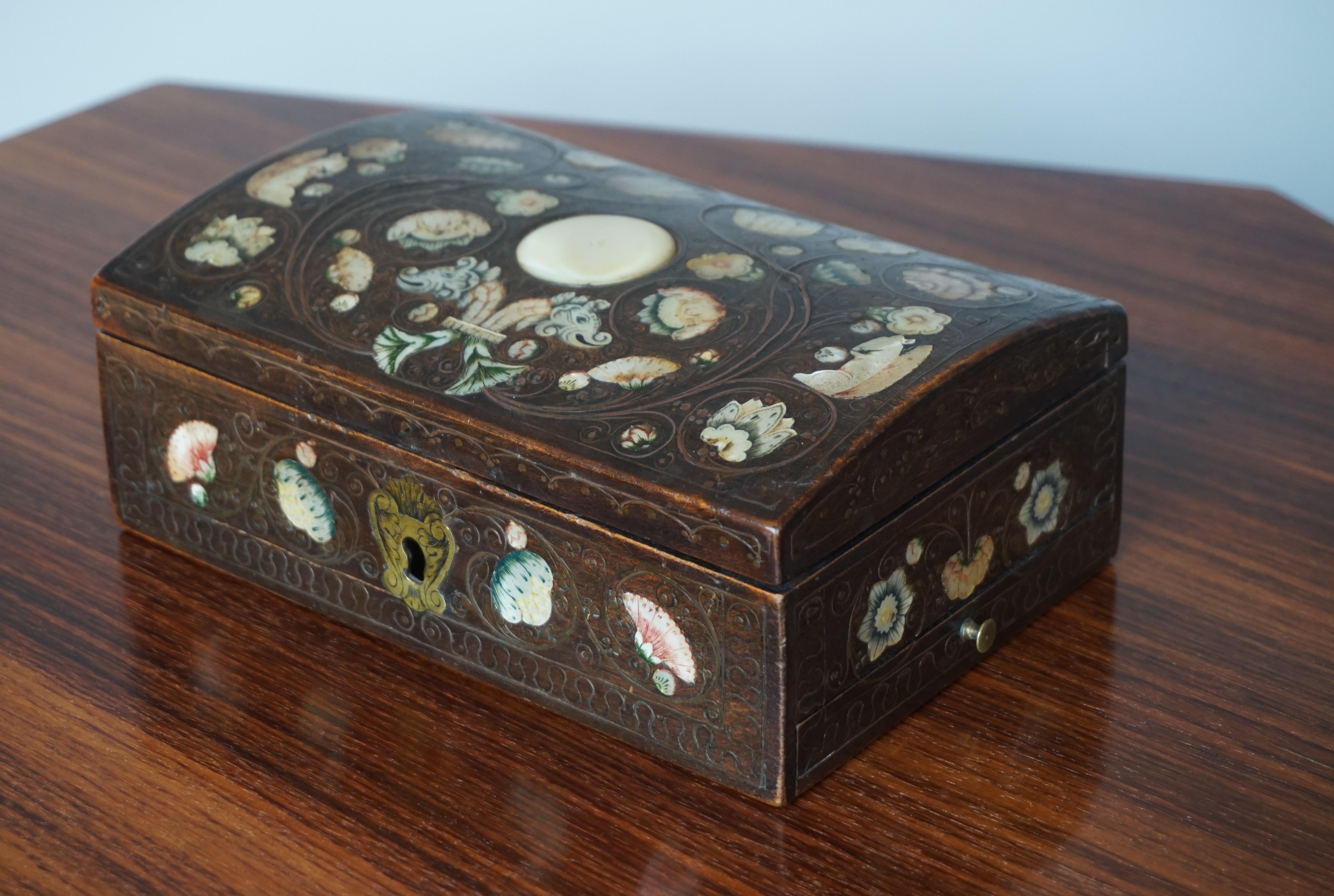 Very Rare, 17th Century Spa Mother of Pearl Writing Box with Inlaid Brass Wire 11