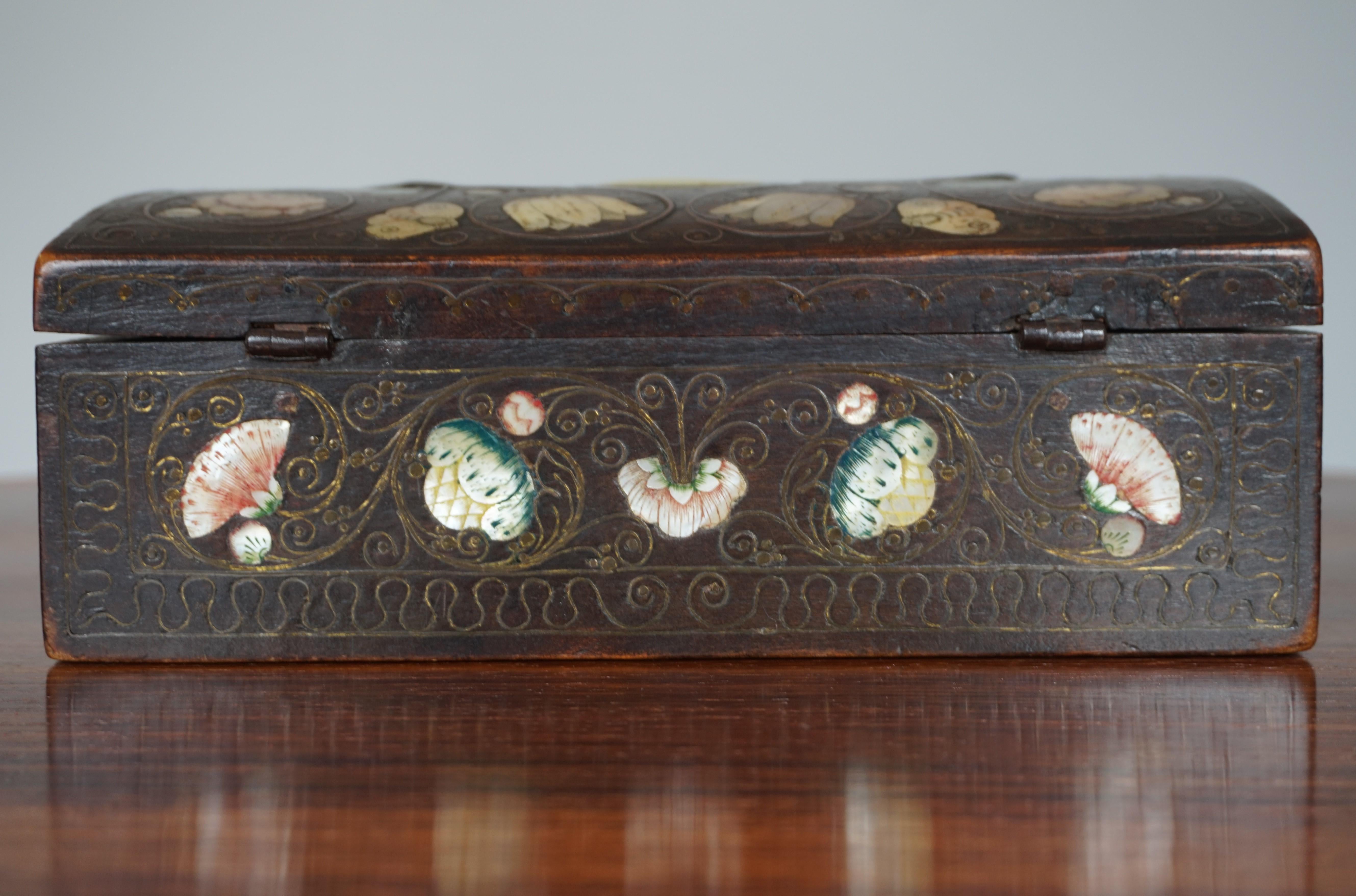 Very Rare, 17th Century Spa Mother of Pearl Writing Box with Inlaid Brass Wire In Good Condition In Lisse, NL