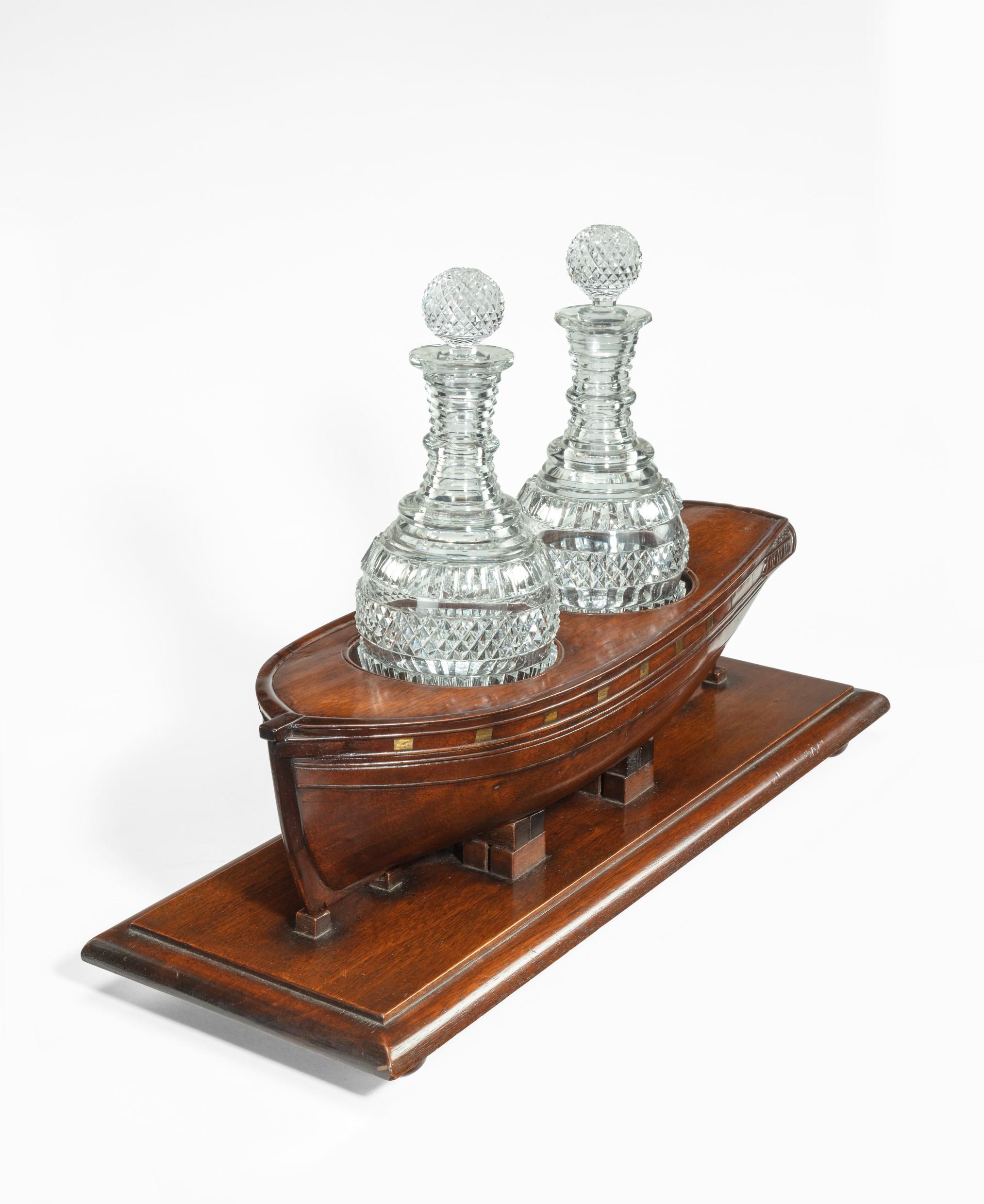 Very Rare Late Georgian Mahogany Novelty Decanter Stand In Good Condition For Sale In Lymington, Hampshire