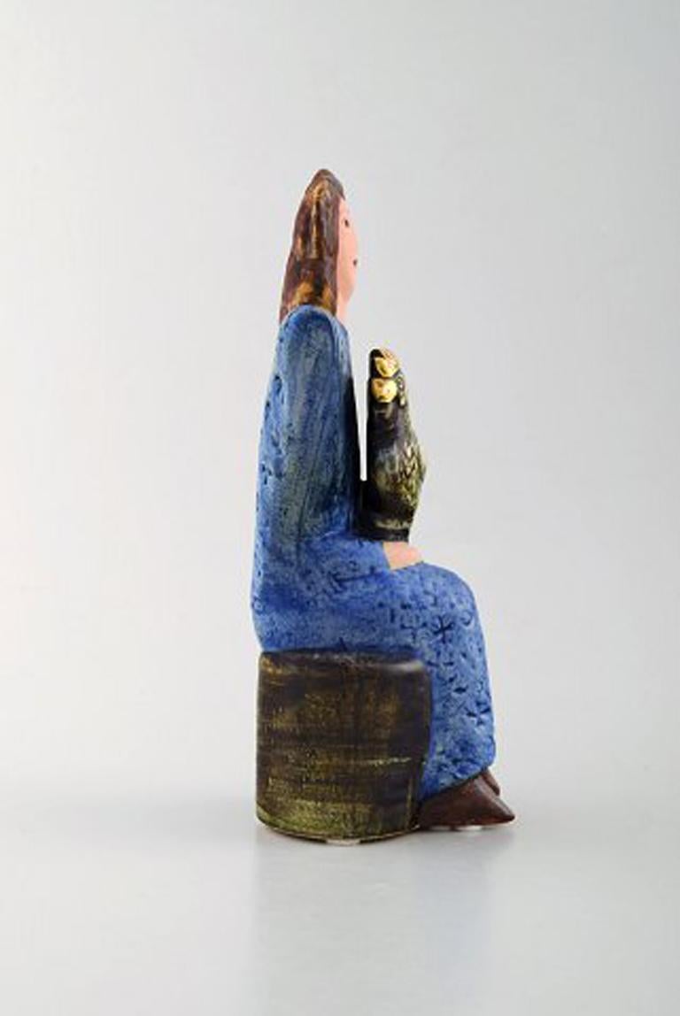 Very rare Lisa Larson unique figure of sitting woman in blue with golden rooster.
Signed.
Measures: 21 x 10 cm.
In perfect condition.