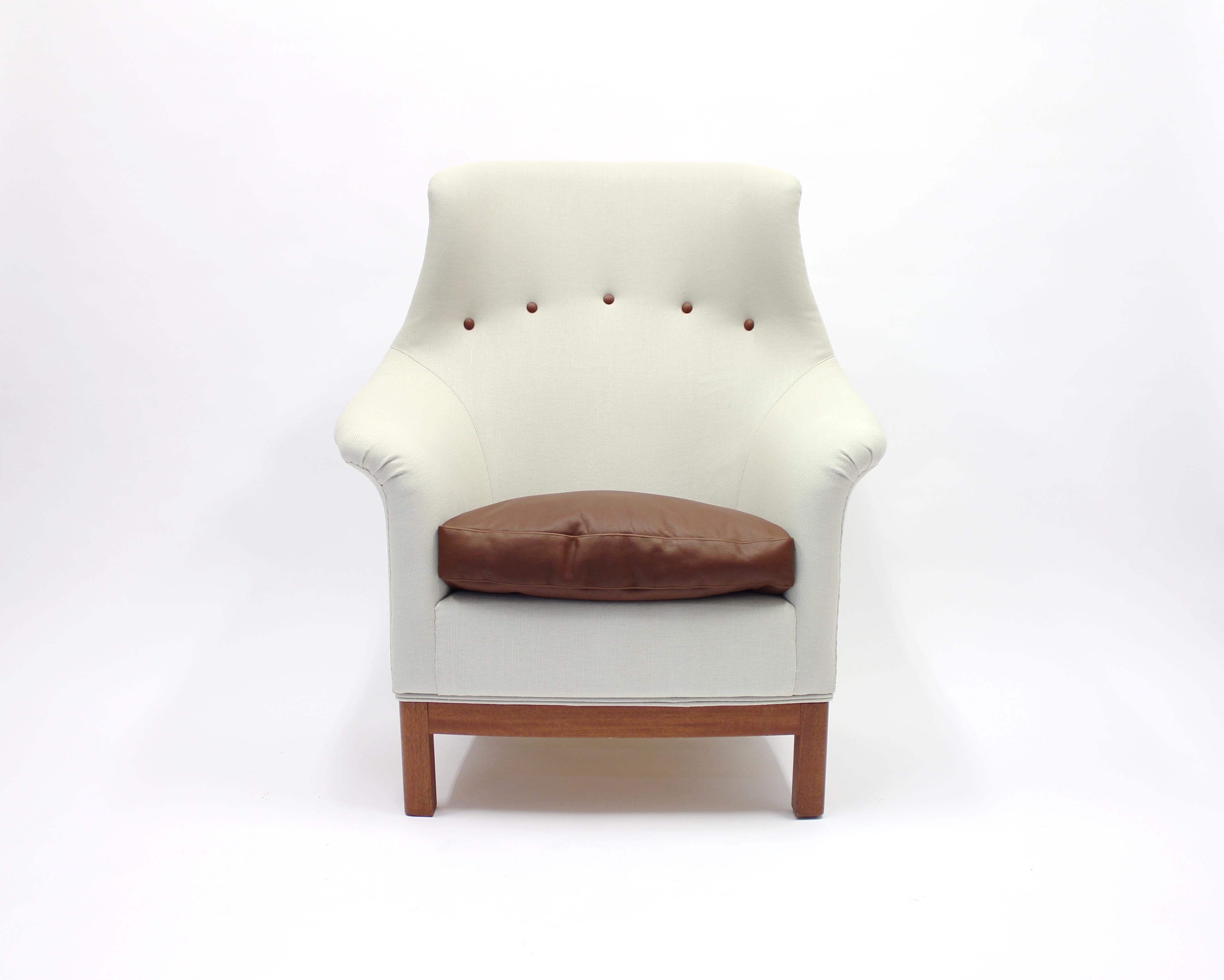 Very rare lounge chair by Kerstin Hörlin-Holmquist from her Triva-Family series, model 564-071. Made by Nordiska Kompaniet. This particularly model has to be considered as a very close relative to another model from the same period and maker, Onkel