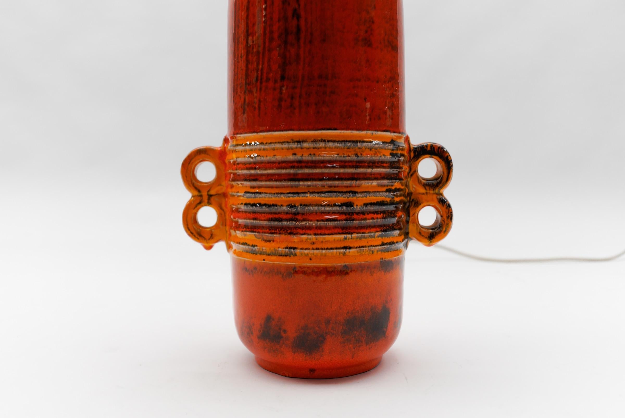 Sehr seltene, schöne orangefarbene Keramik-Tischlampe-Sockel, Italien 1960er Jahre im Angebot 1
