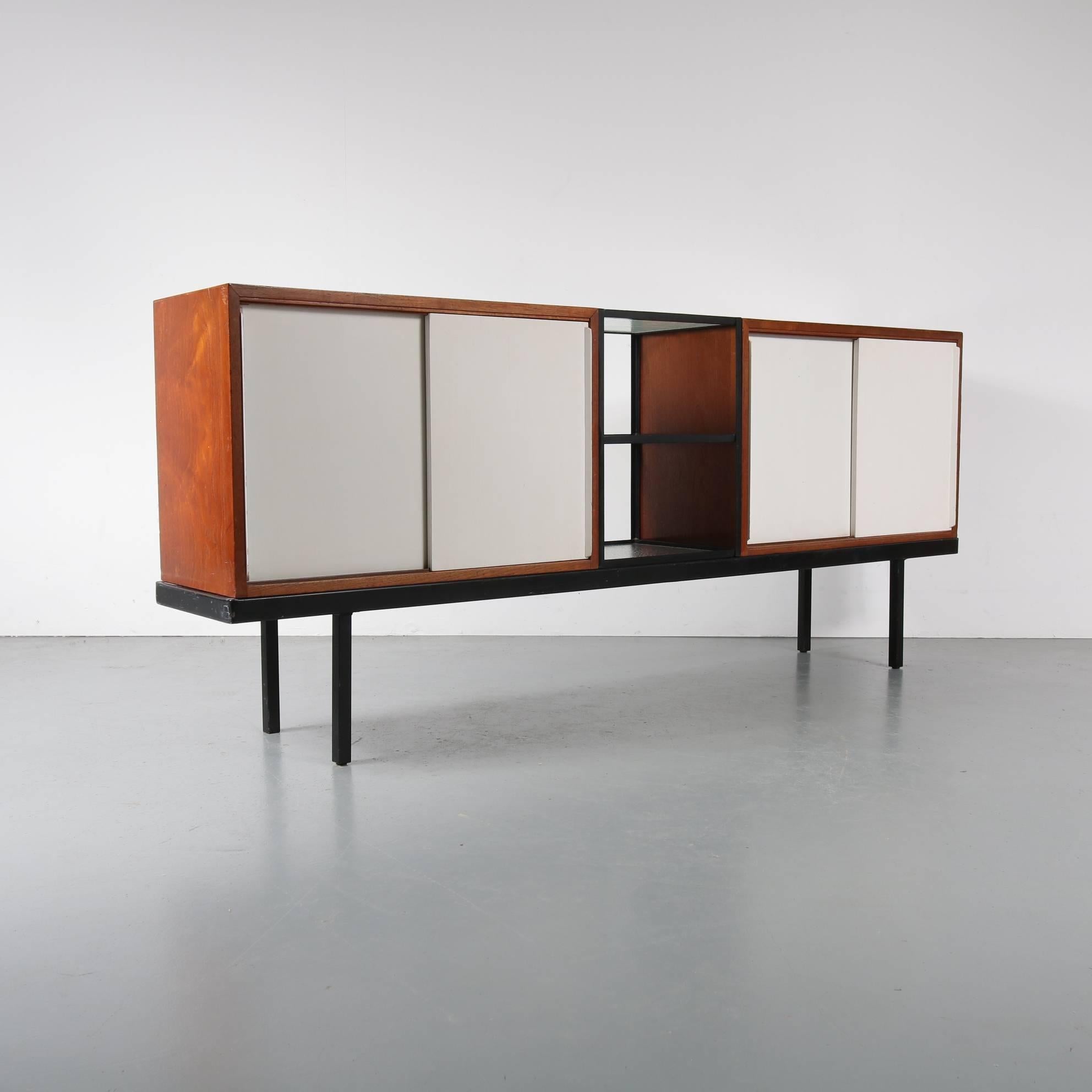 An exceptional, very rare sideboard designed by Dutch designer Martin Visser, manufactured by Spectrum the Netherlands around 1950.

This eye-catching piece has a high quality black metal frame and a unique structure that allows rearranging of the