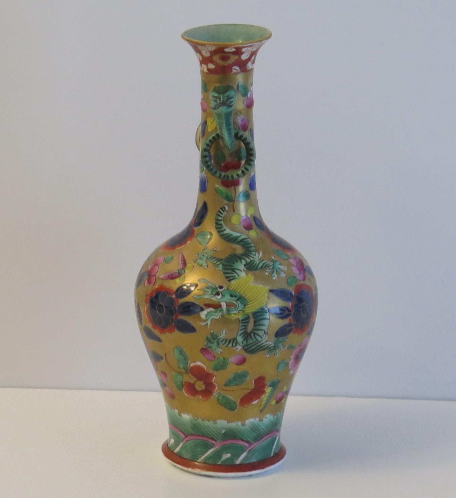 Très rare vase bouteille Mason's Ironstone à motif de dragon chinois, datant d'environ 1820 en vente 2