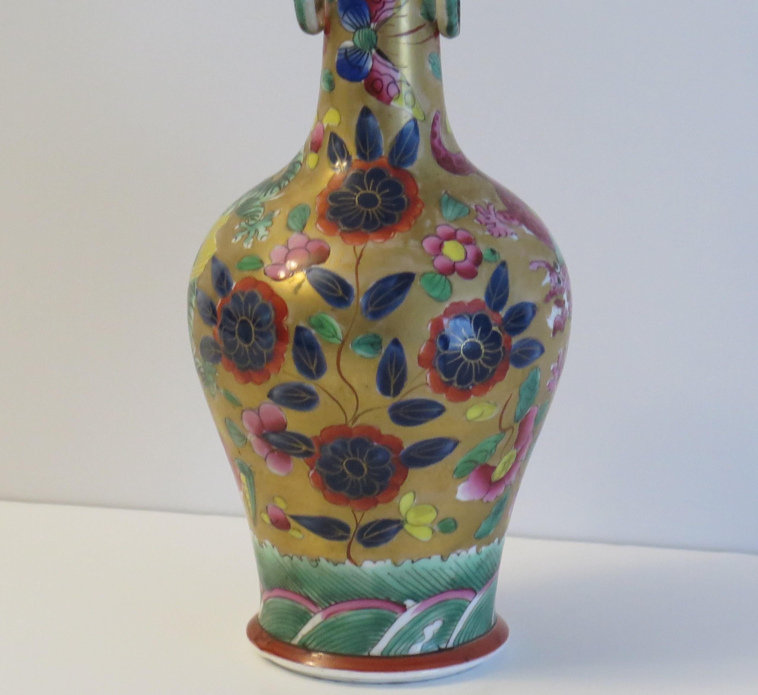 XIXe siècle Très rare vase bouteille Mason's Ironstone à motif de dragon chinois, datant d'environ 1820 en vente