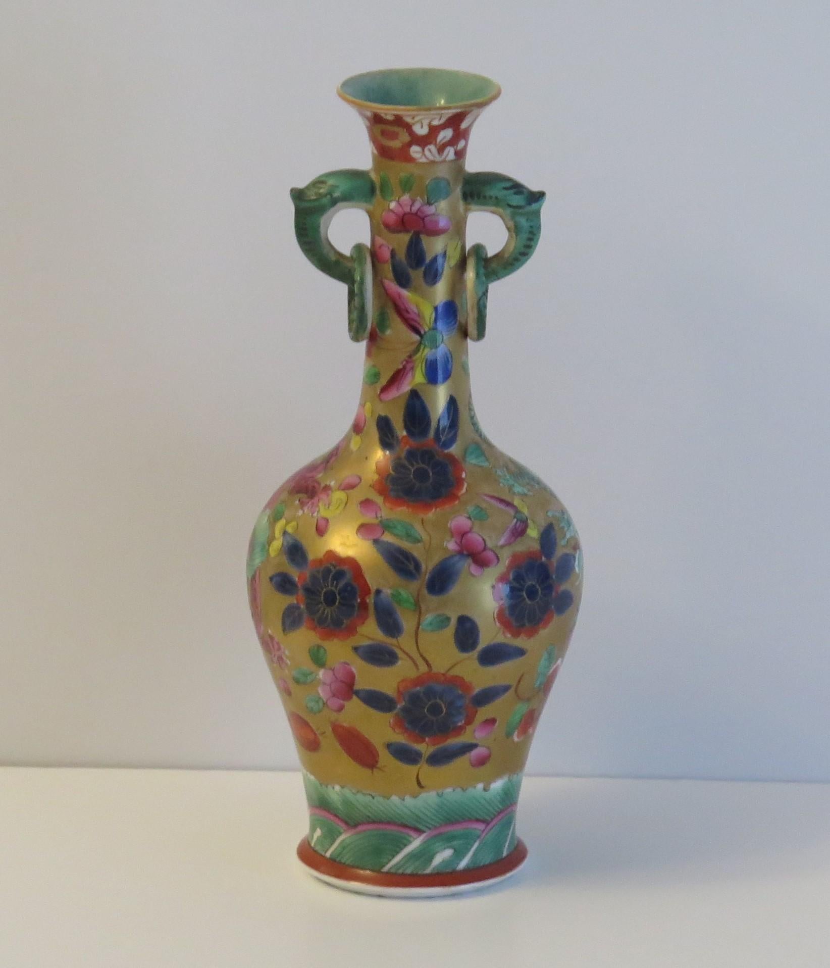 Très rare vase bouteille Mason's Ironstone à motif de dragon chinois, datant d'environ 1820 en vente 1