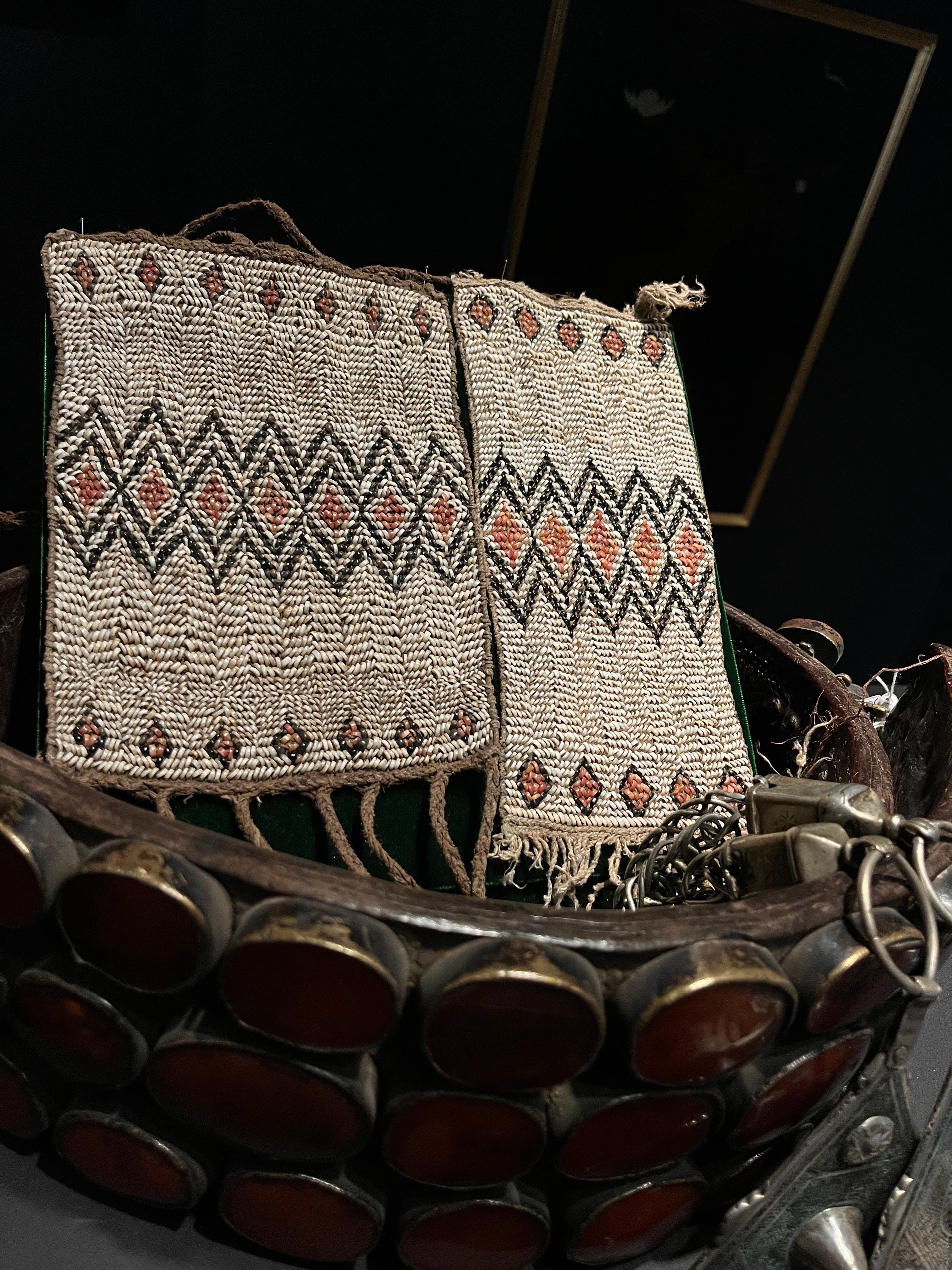 Îles Salomon Bracelets Melanésiens très rares composés de fibres de palmier tissées et de minuscules coquillages en vente