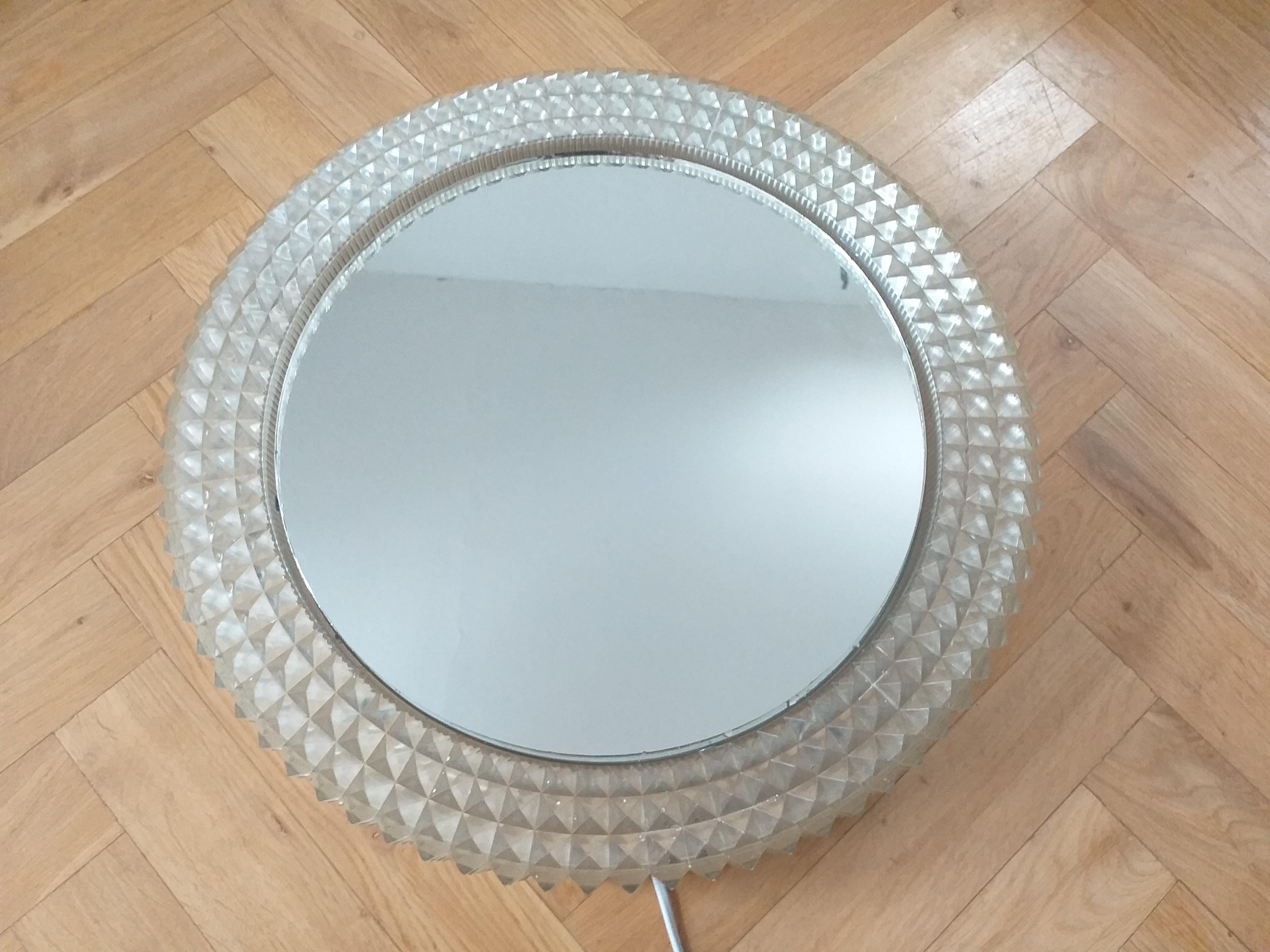 - Very beautiful style of lighting
- Marked by label
- New mirror glass
- Schoninger.