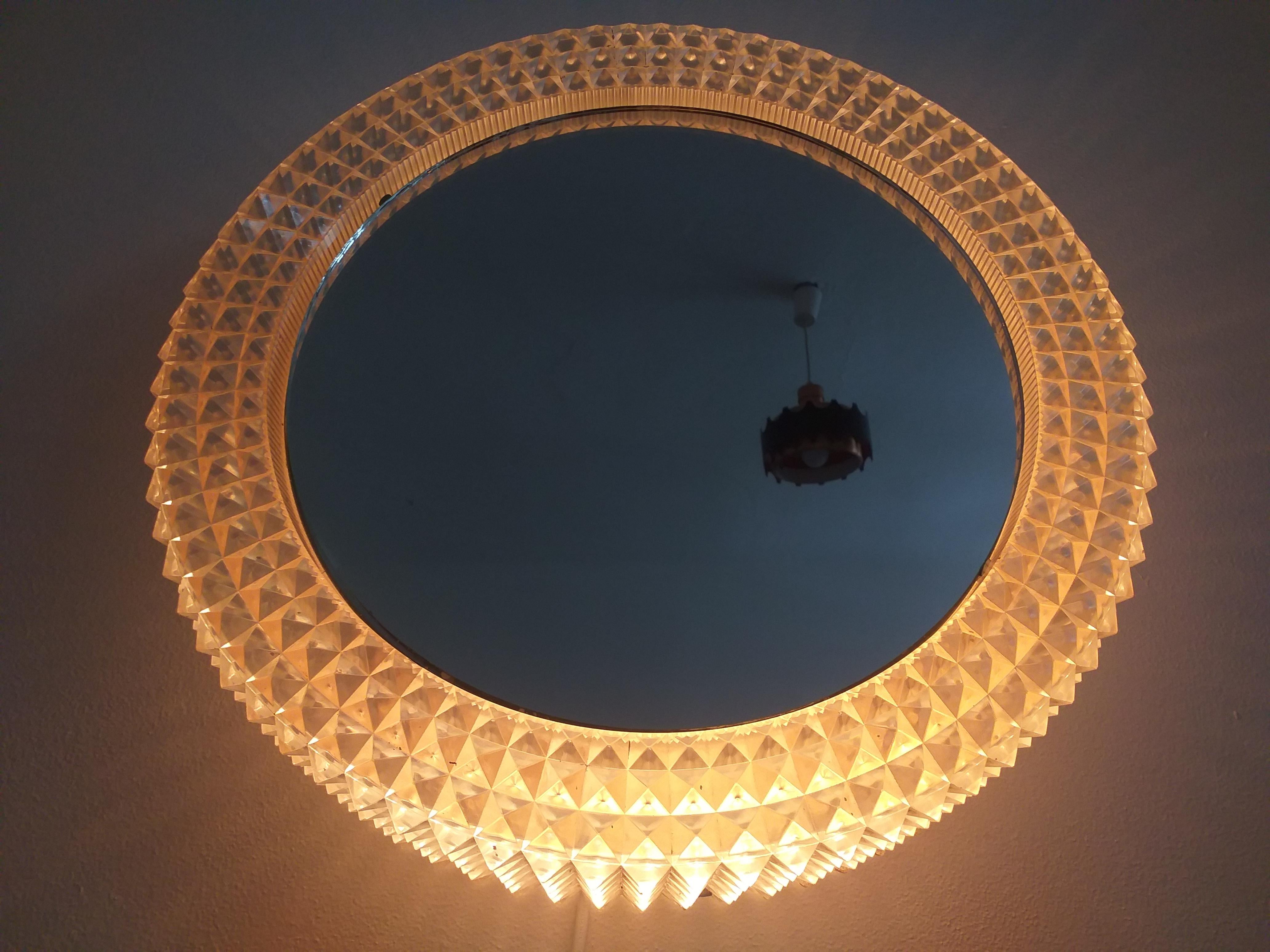 Fin du 20e siècle Très rare miroir rétroéclairé du milieu du siècle dernier, 1970 en vente