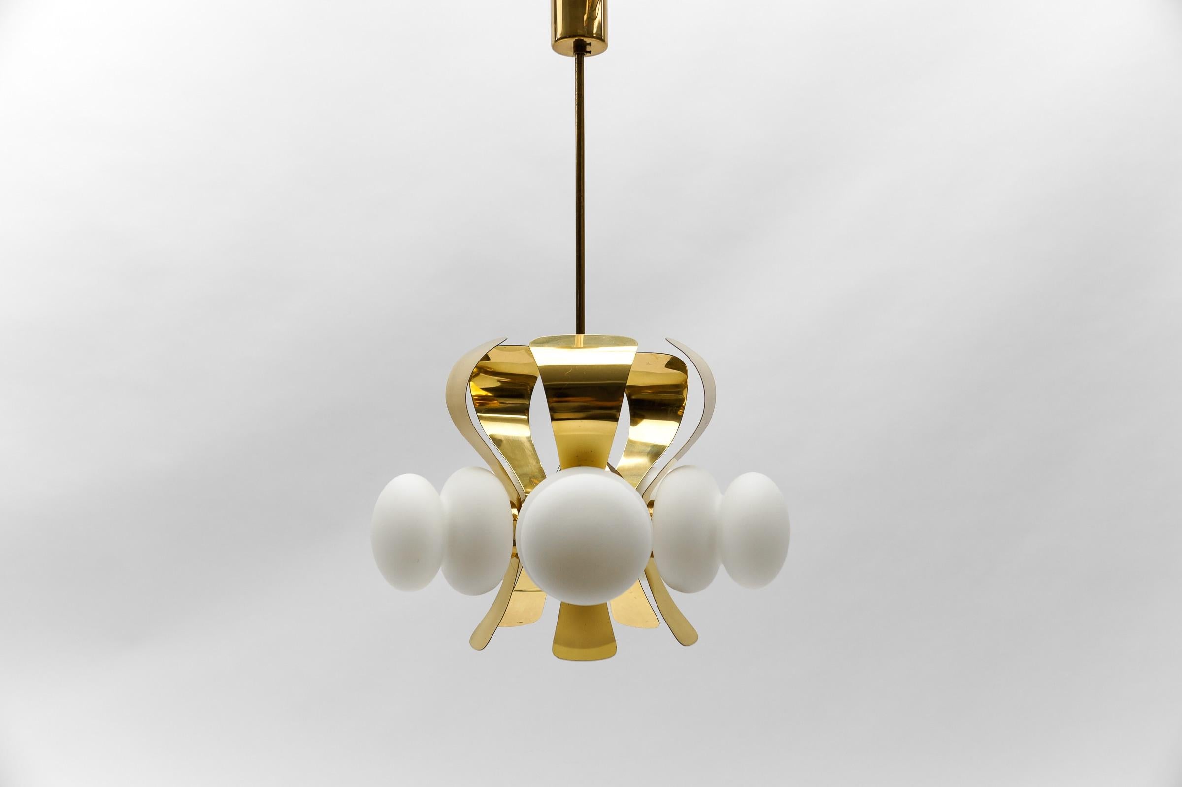 Large Mid-Century Modern Orbit or Sputnik Lamp with 12 Opaline Glass Balls

Diameter: 25.19 in (64 cm)
Height: 33.07 in (83 cm)

Executed in glass, metal and brass. The lamp needs 10 x E27 / E26 Edison screw fit bulb, is wired, in working condition