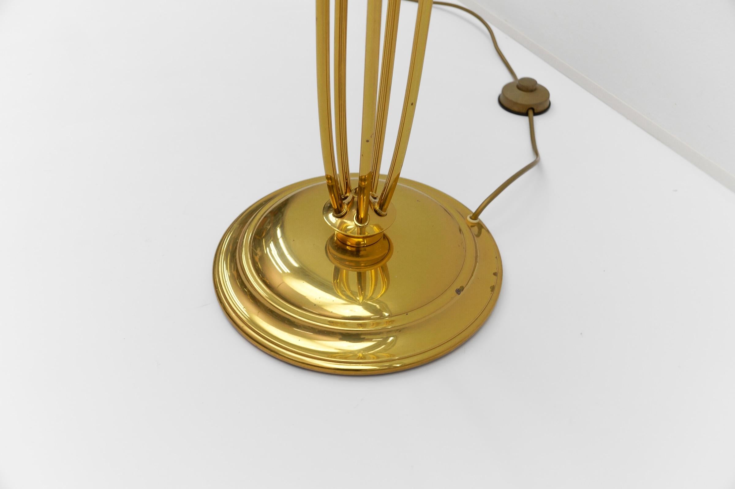 Très rare lampadaire Mid-Century Modernity avec cinq abat-jours en verre, 1950 Italie en vente 4