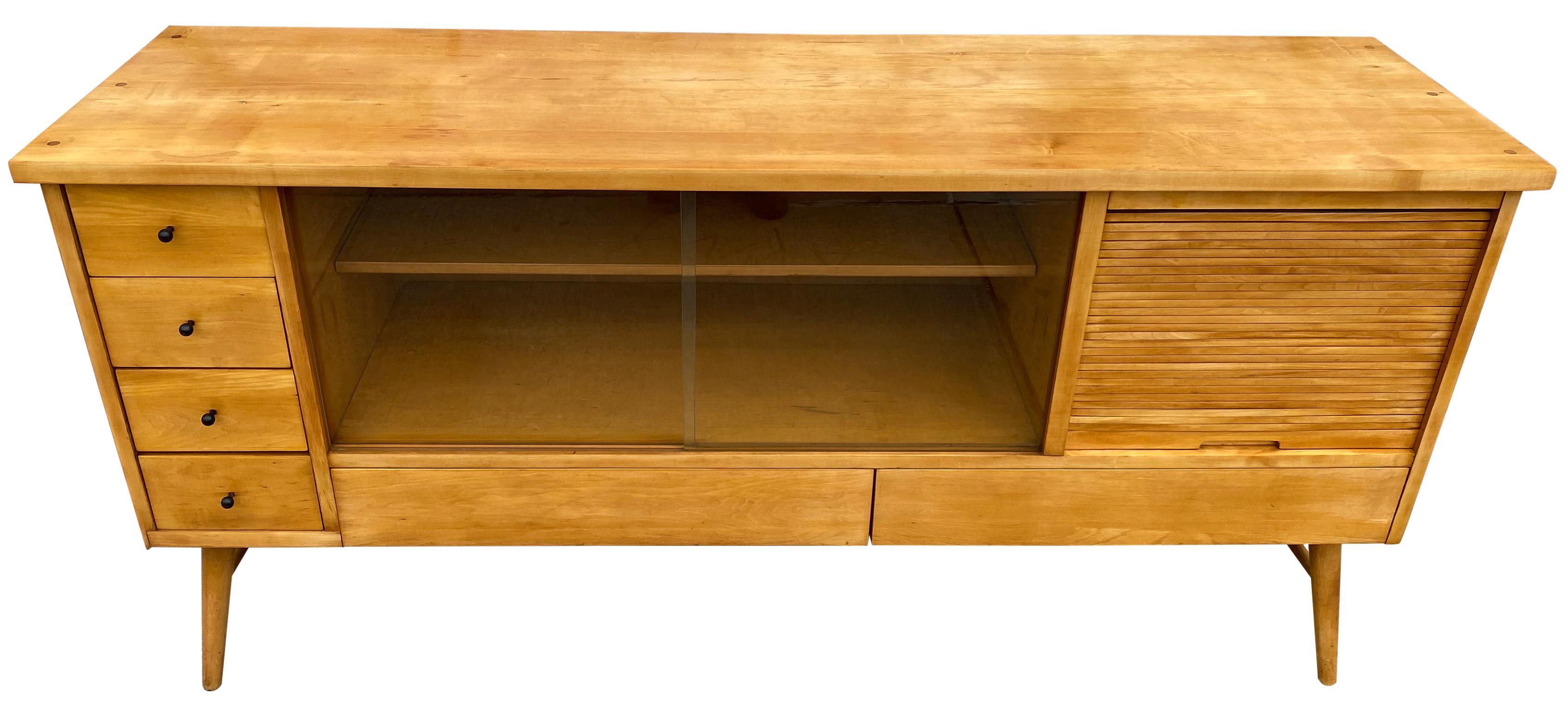 Magnifique buffet crédence en érable massif #8354 conçu par Paul McCobb pour la collection 