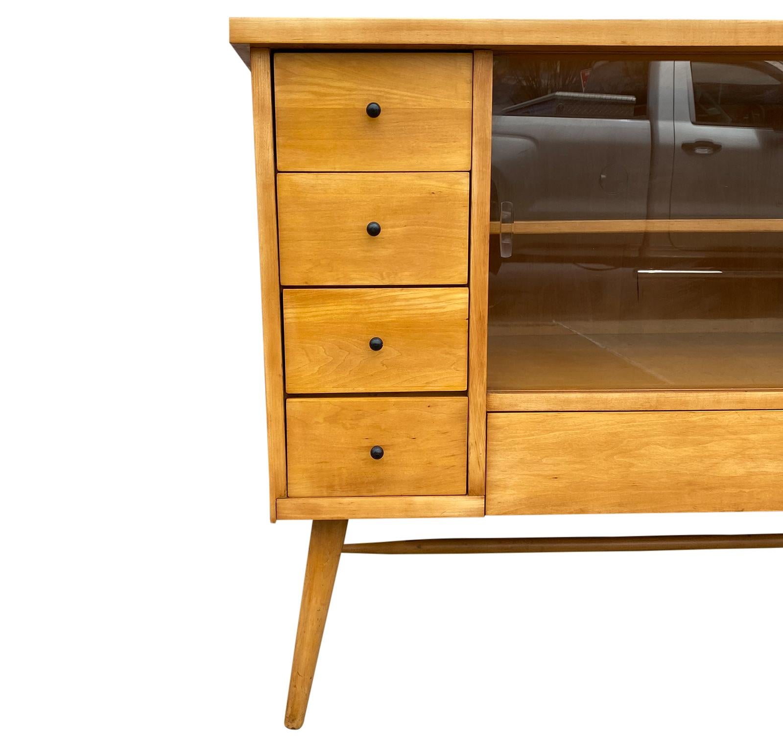 Very Rare Mid-Century Modern Maple Predictor Credenza by Paul McCobb for O’hearn In Good Condition For Sale In BROOKLYN, NY