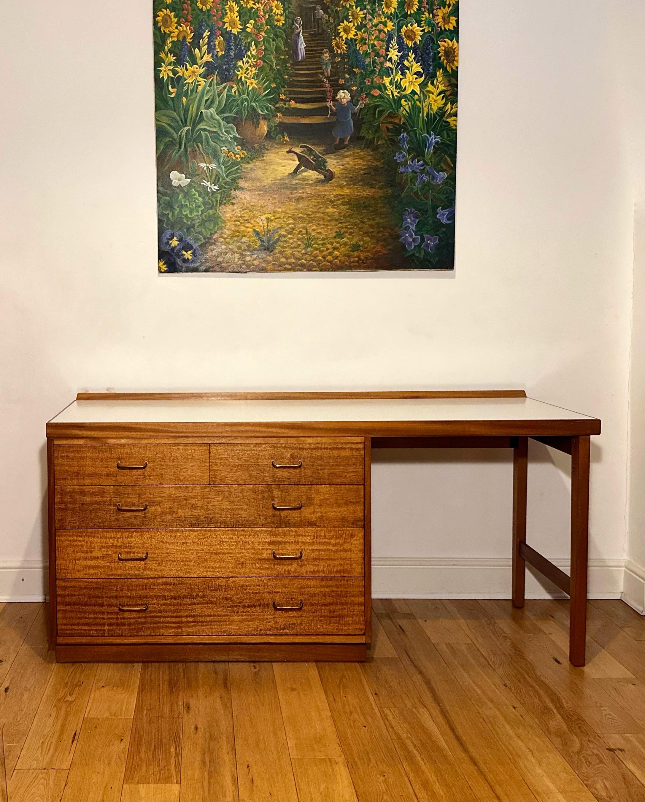 Rarísimo escritorio retro de teca de mediados de siglo de Remploy en venta 2