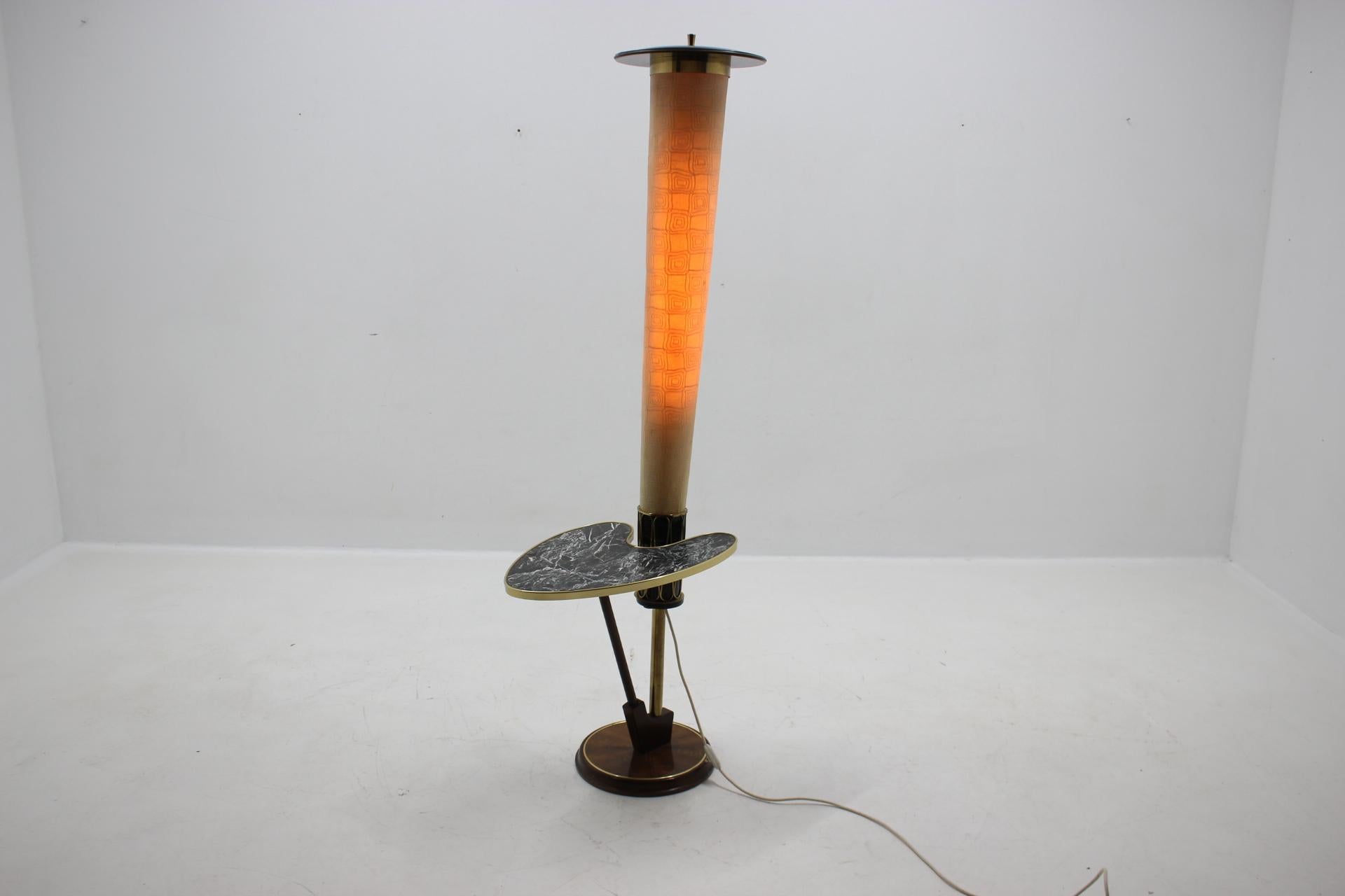 Sehr seltene Stehlampe aus der Mitte des Jahrhunderts, Frankreich, 1960er Jahre im Angebot 7