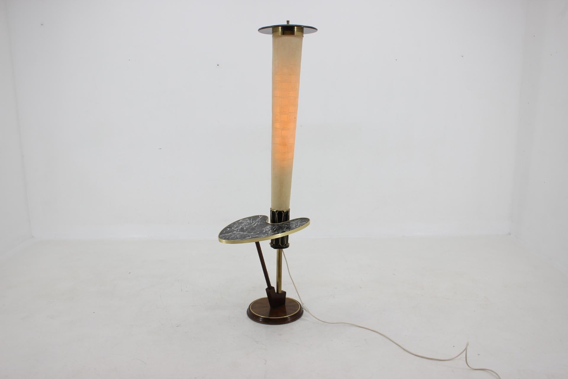 Sehr seltene Stehlampe aus der Mitte des Jahrhunderts, Frankreich, 1960er Jahre (Moderne der Mitte des Jahrhunderts) im Angebot
