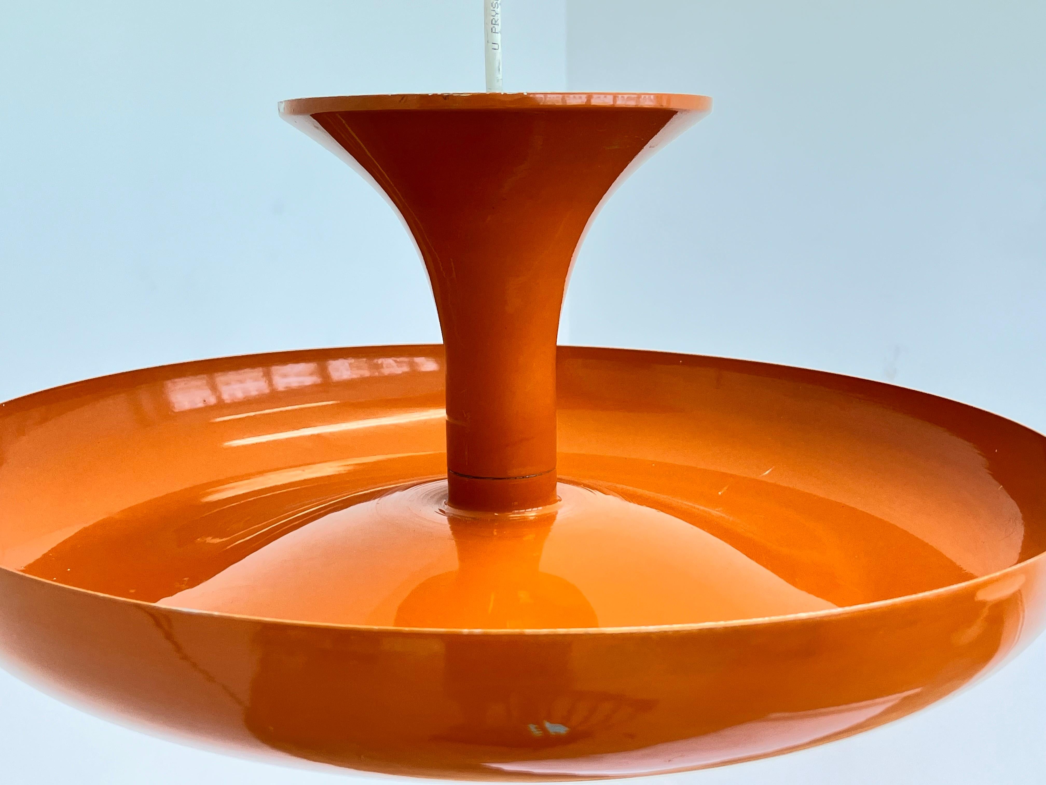 Colgante naranja muy raro de mediados de siglo, Dinamarca, años 70 Metal en venta