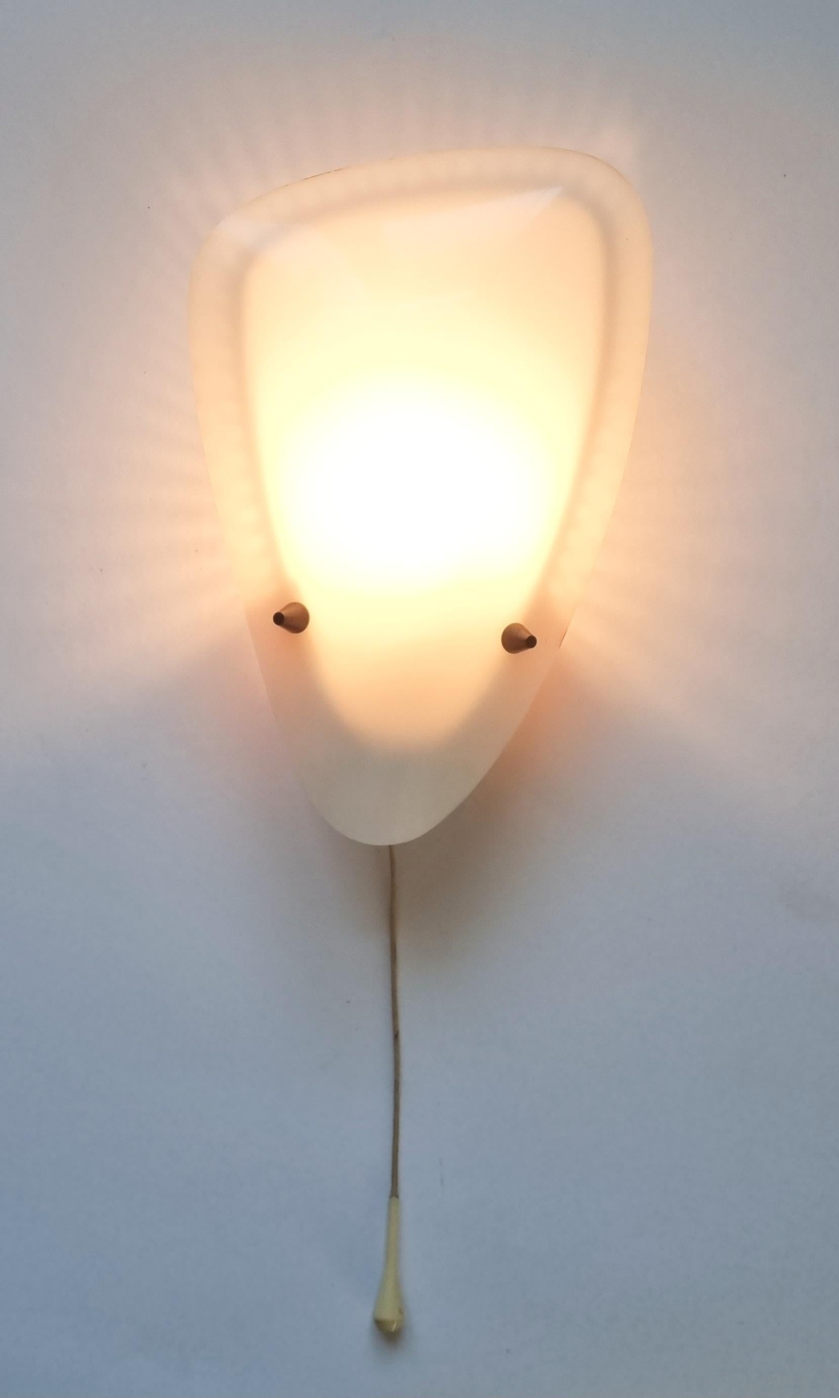 Very Rare Midcentury Wall Lamp in Style of Stilnovo, Italy, 1970s For Sale 4