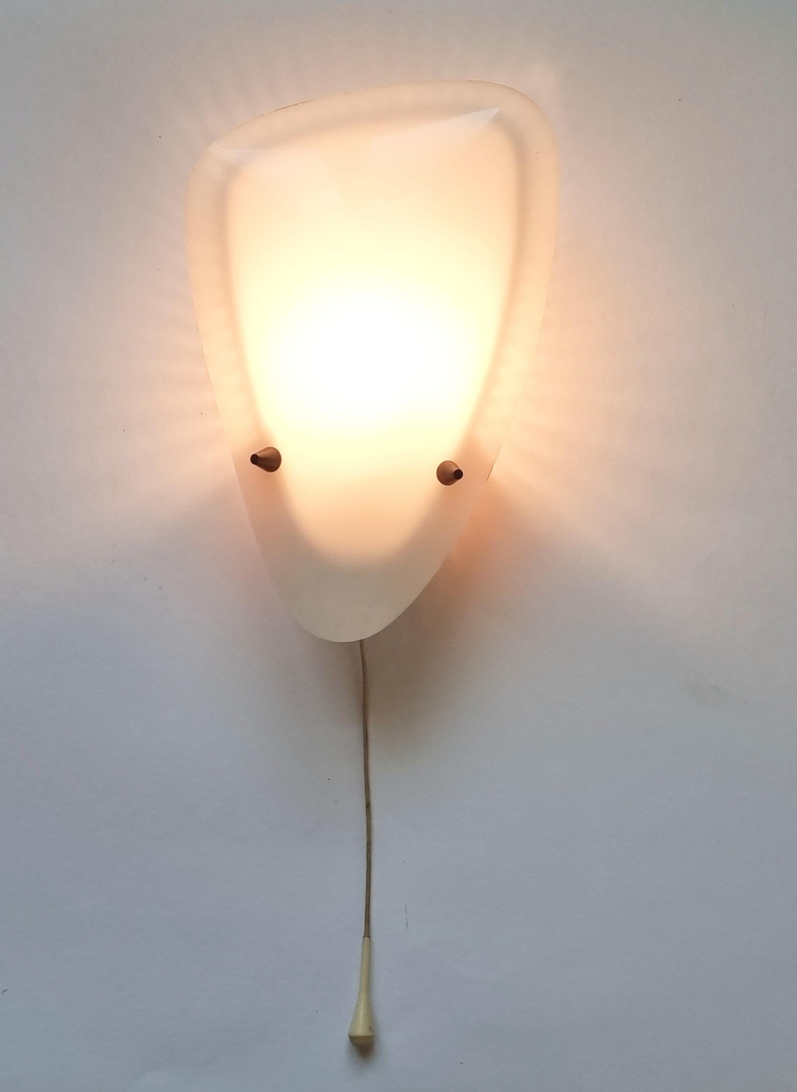 Very Rare Midcentury Wall Lamp in Style of Stilnovo, Italy, 1970s For Sale 1